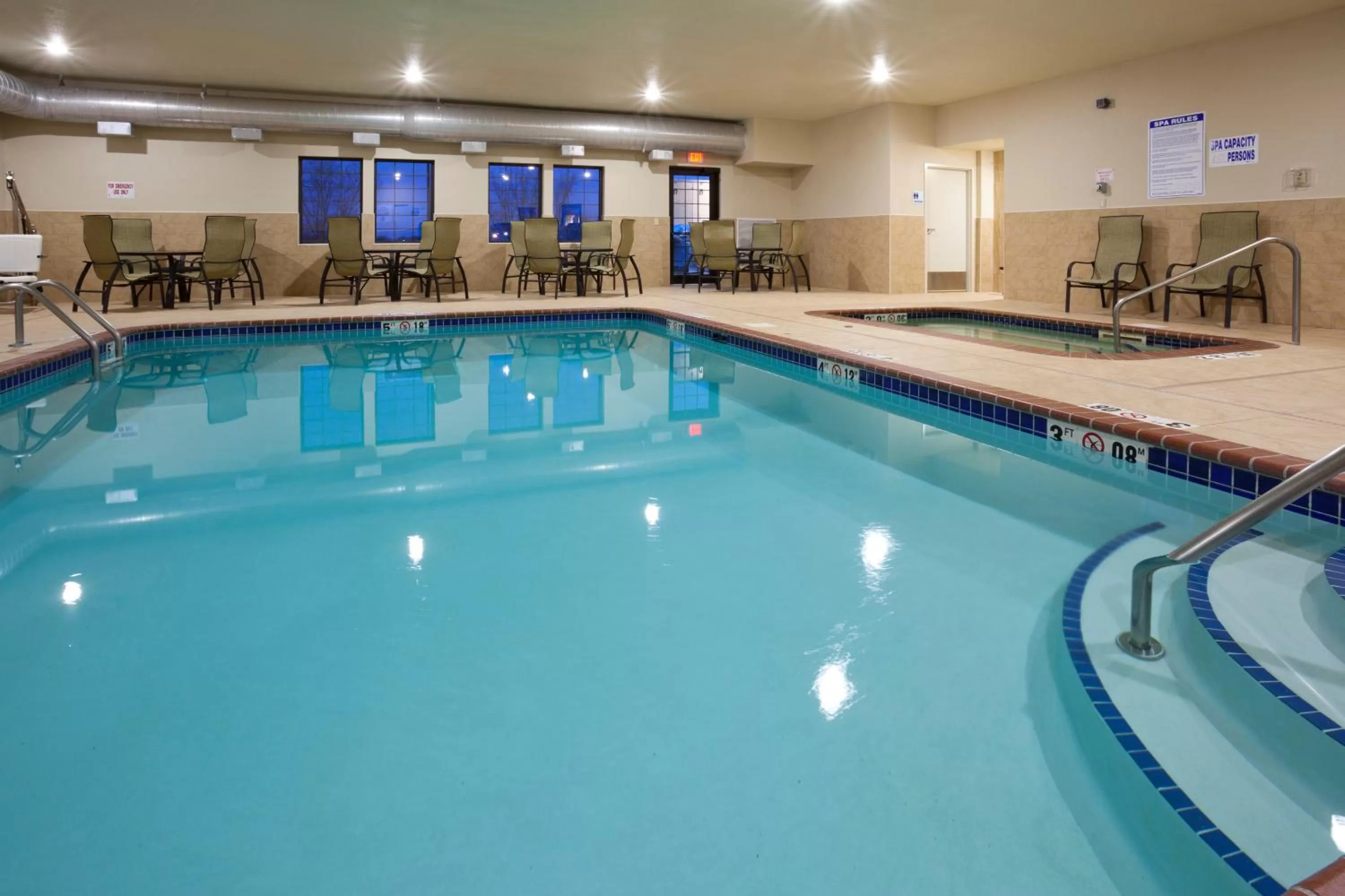 Swimming pool in Holiday Inn Express & Suites Willmar by IHG