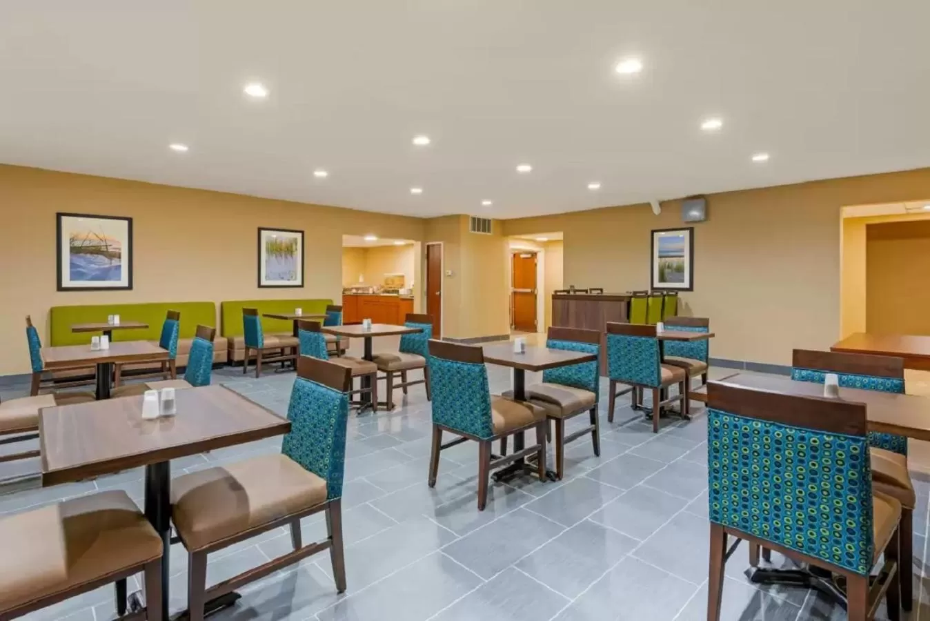 Restaurant/places to eat in Comfort Inn & Suites Michigan City South