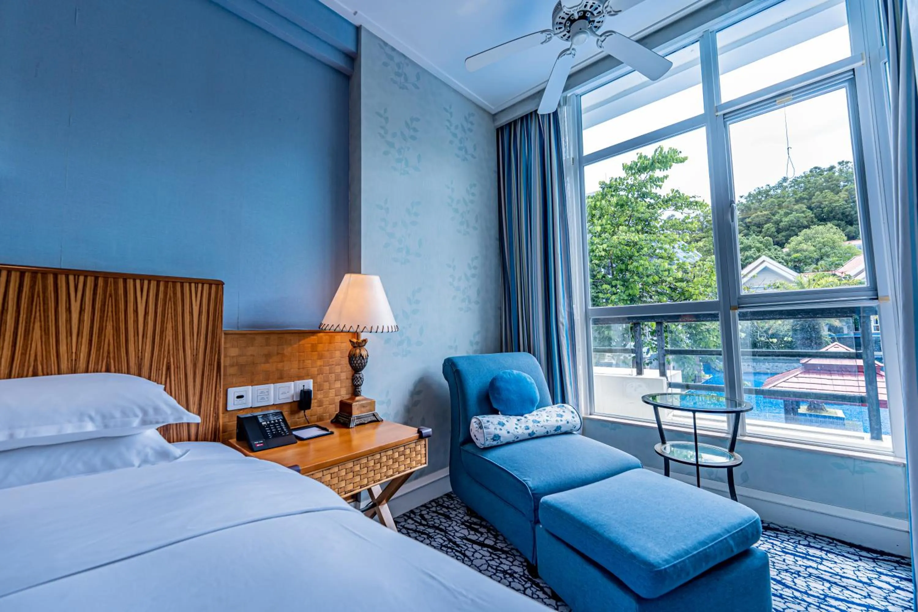 sunbed, Bed in Good View Hotel Tangxia - 15 mins drive from Dongguan South Railway Station