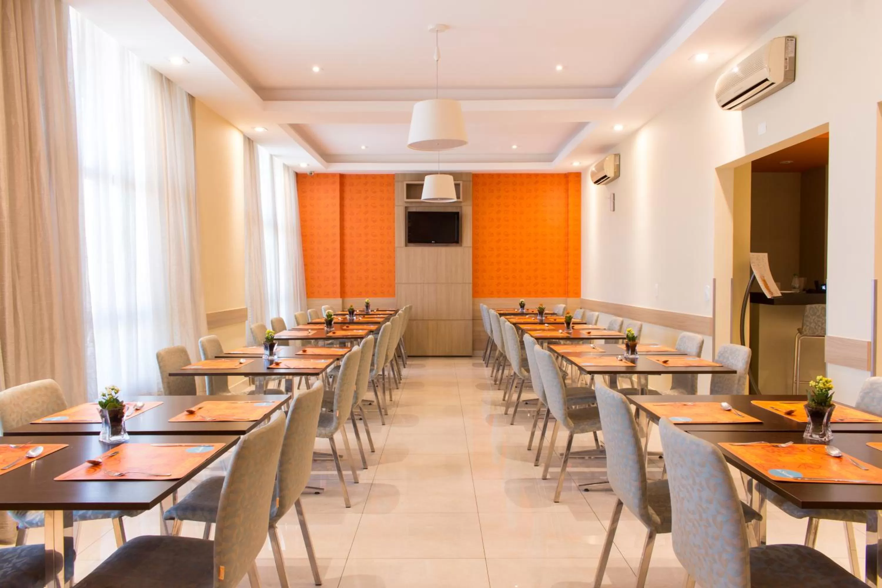 Restaurant/places to eat in Rio Hotel by Bourbon Curitiba