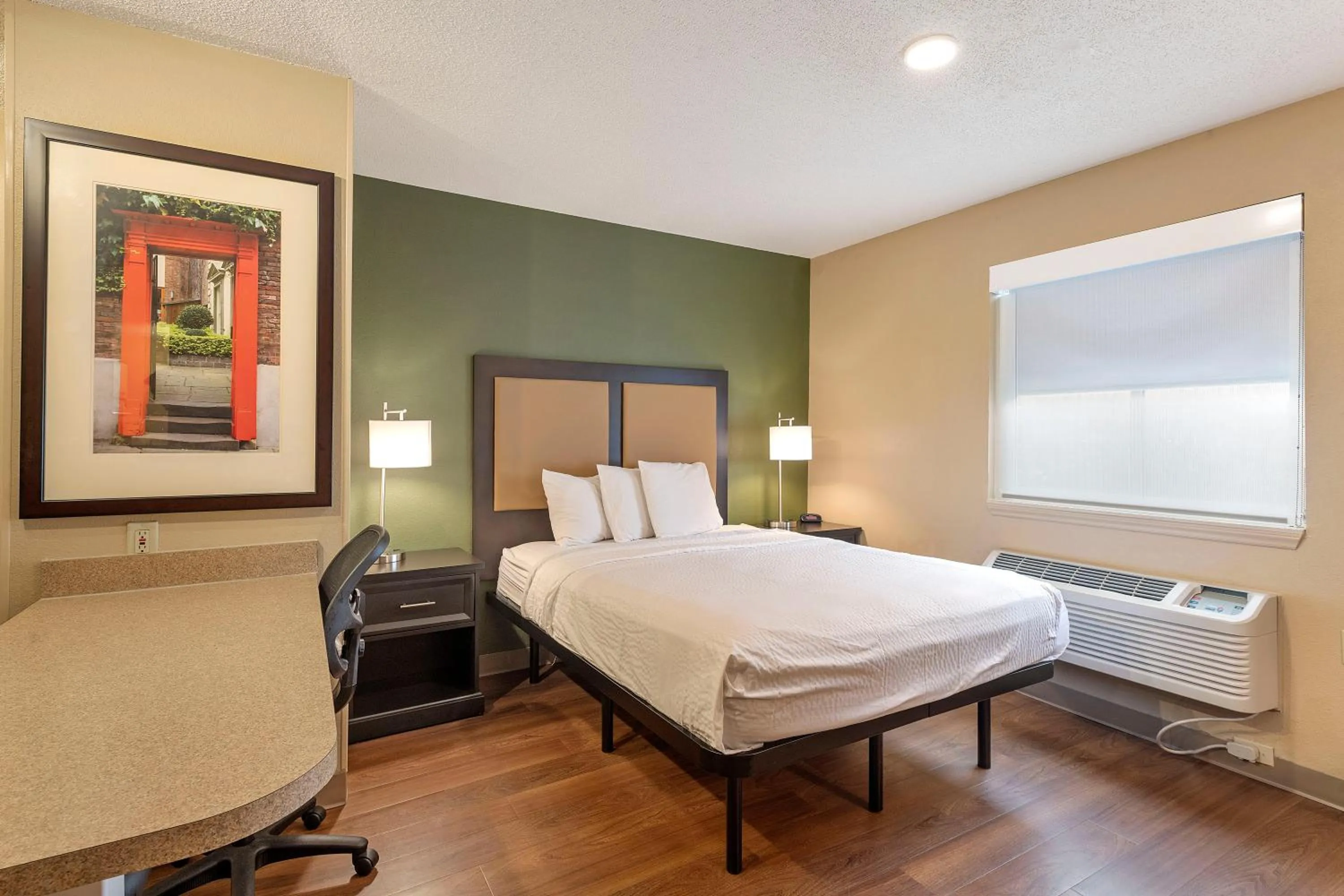 Bed in Studio 6 Suites Charlotte, NC - Tyvola Rd-Executive Park