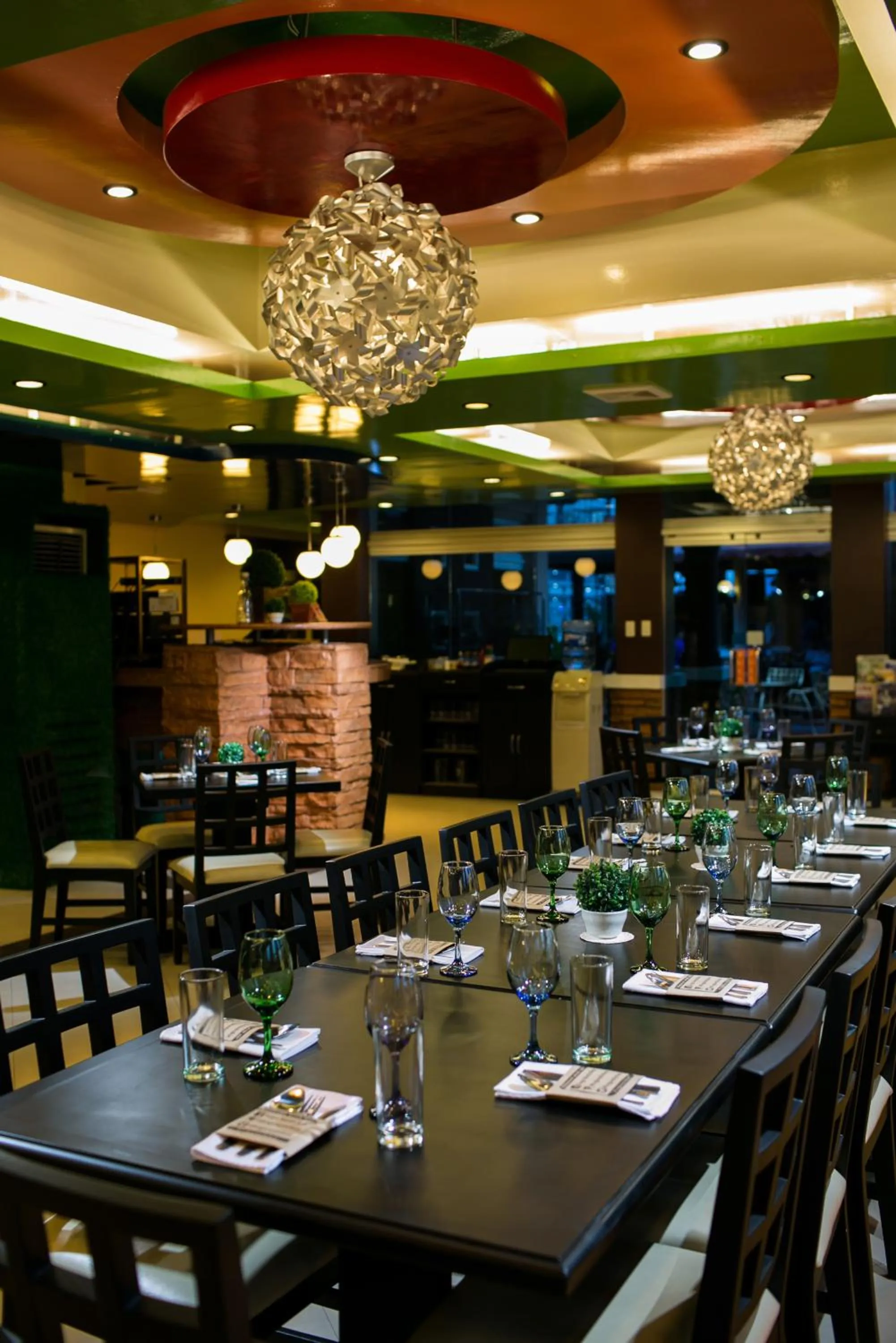 Restaurant/places to eat in 950 Condotel