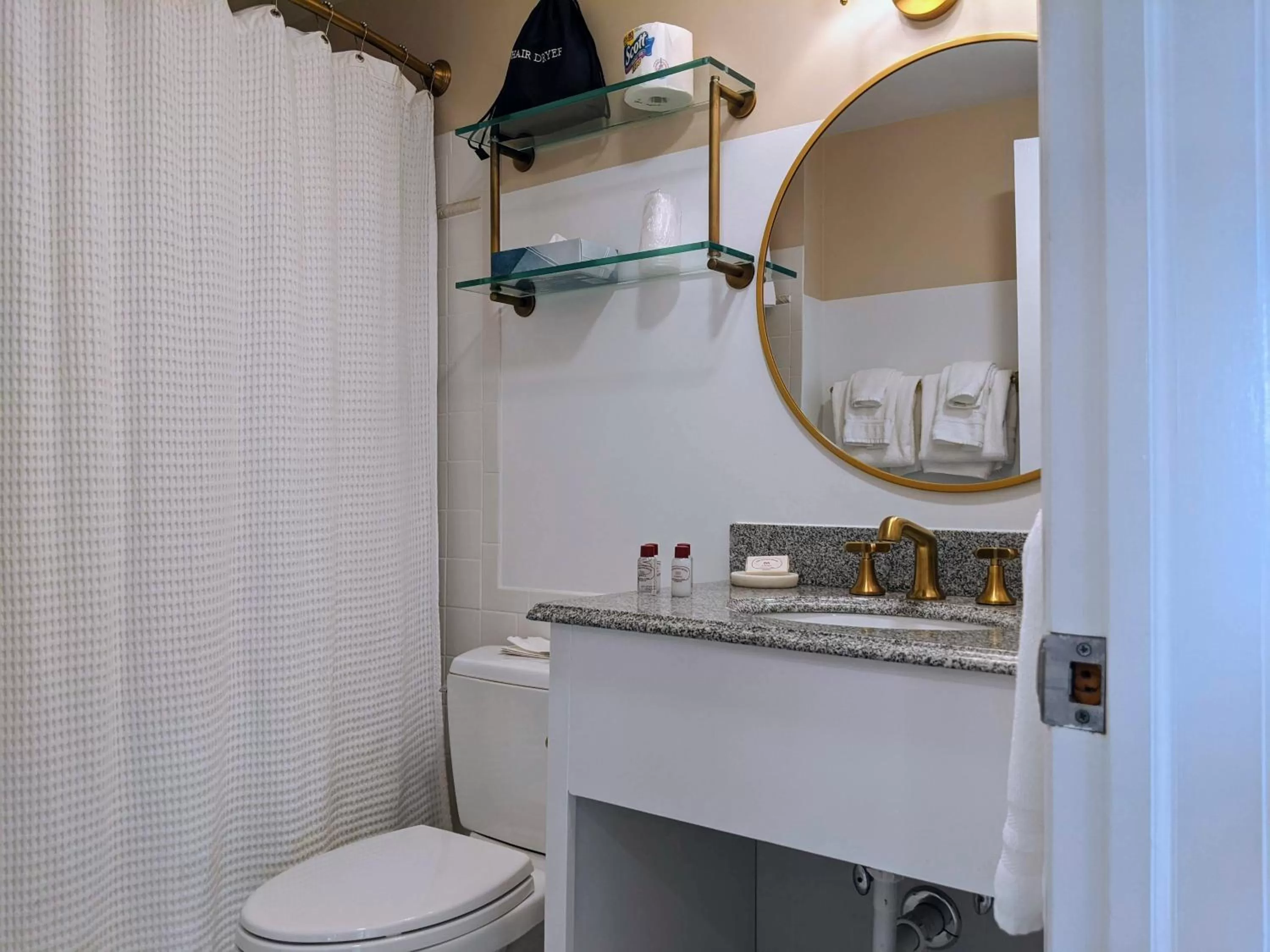 Bathroom in Stanton House Inn