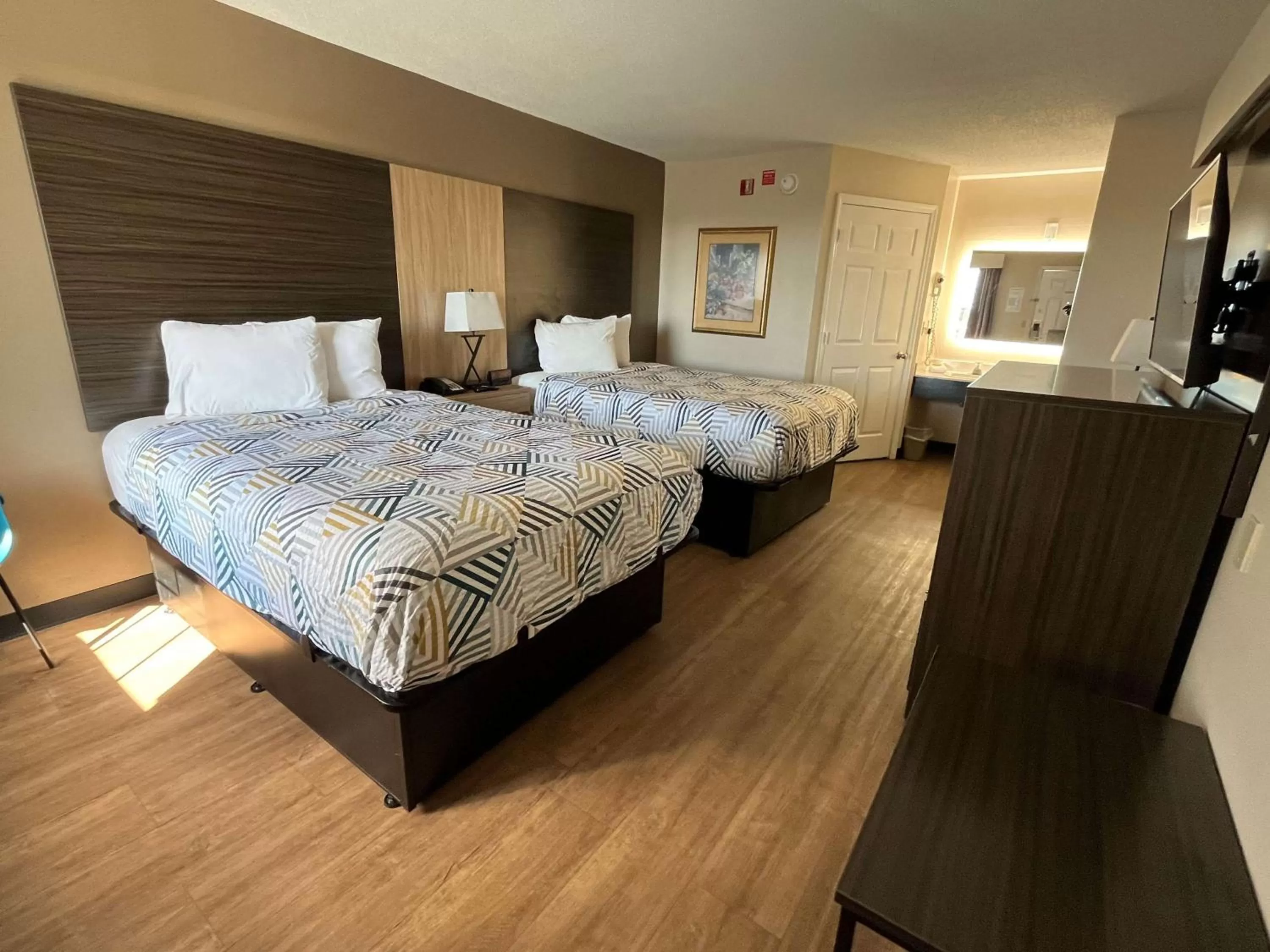 Bedroom, Bed in Motel 6 Georgetown, SC Marina