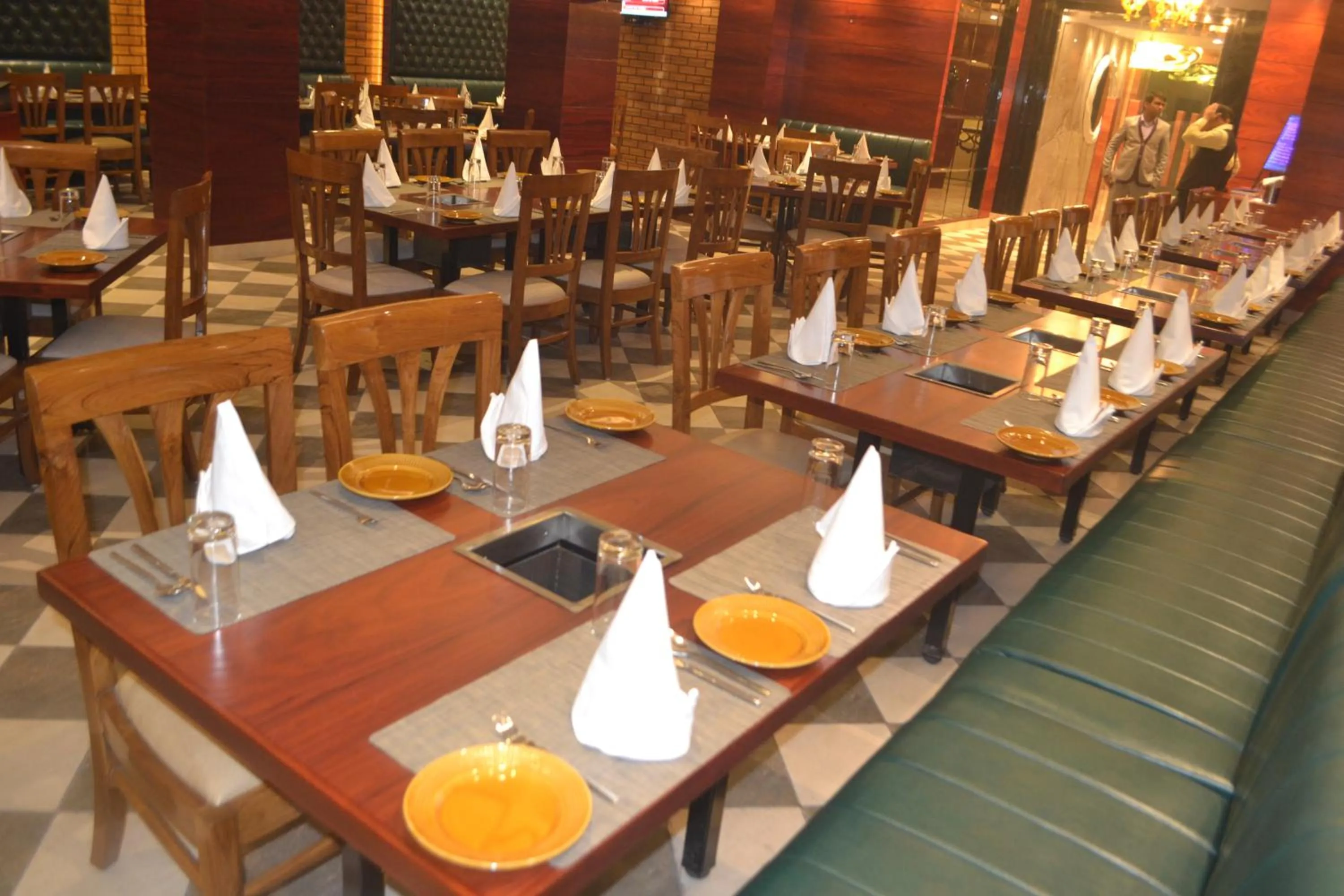 Restaurant/places to eat in Hotel Ascent Biz