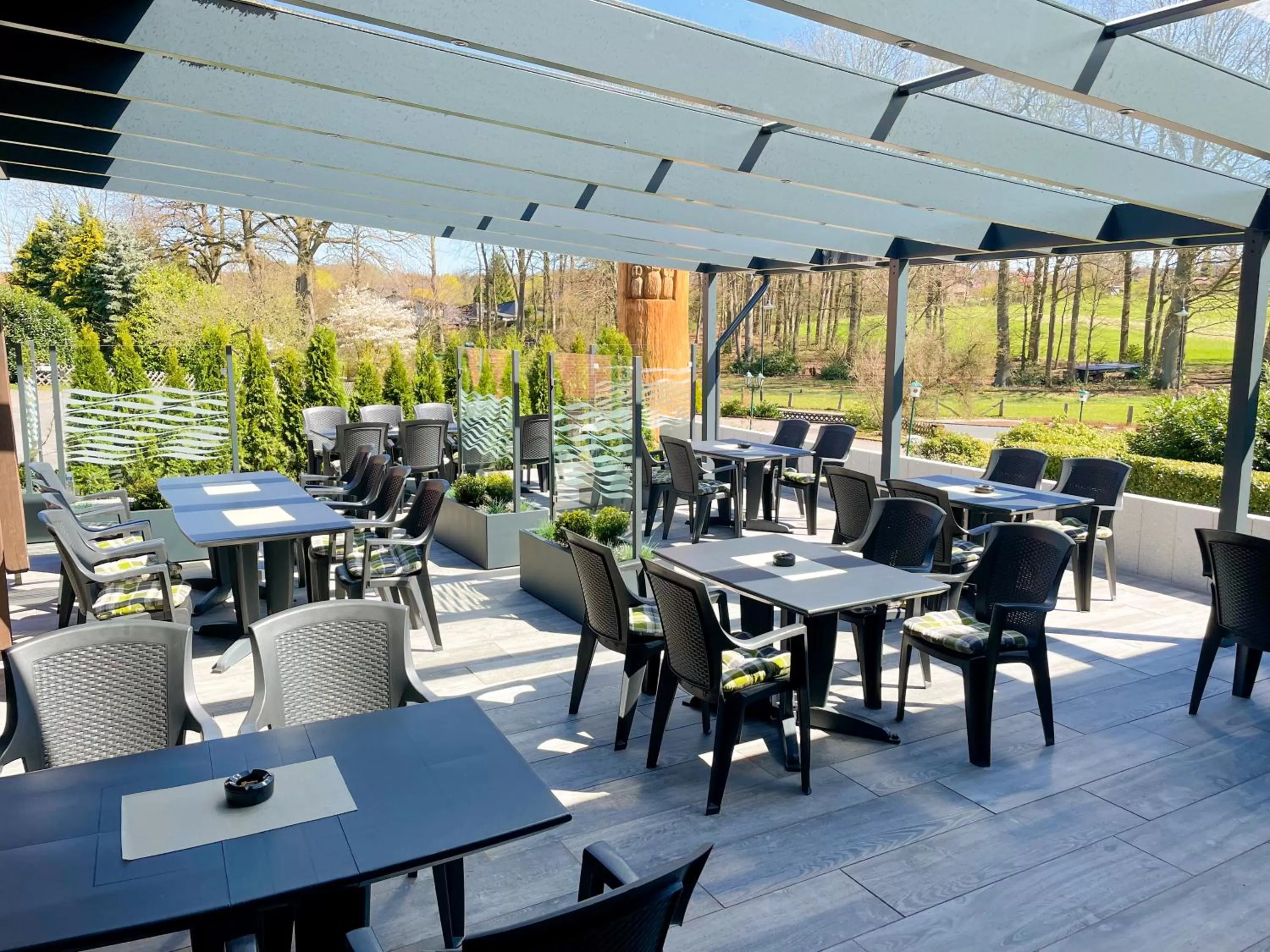 Restaurant/places to eat in Hotel Schnehagen