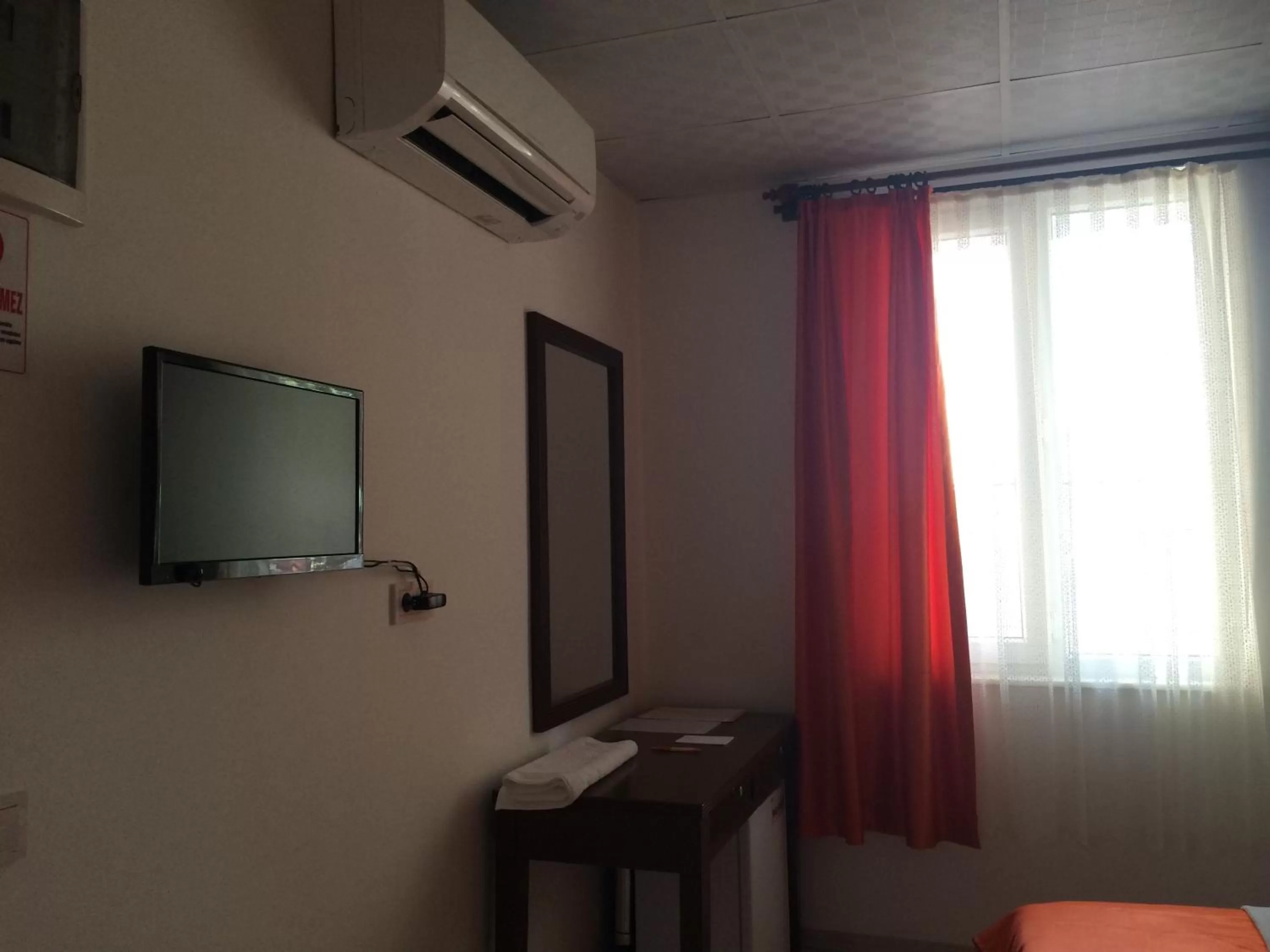 TV and multimedia, TV/Entertainment Center in Mutado Hotel