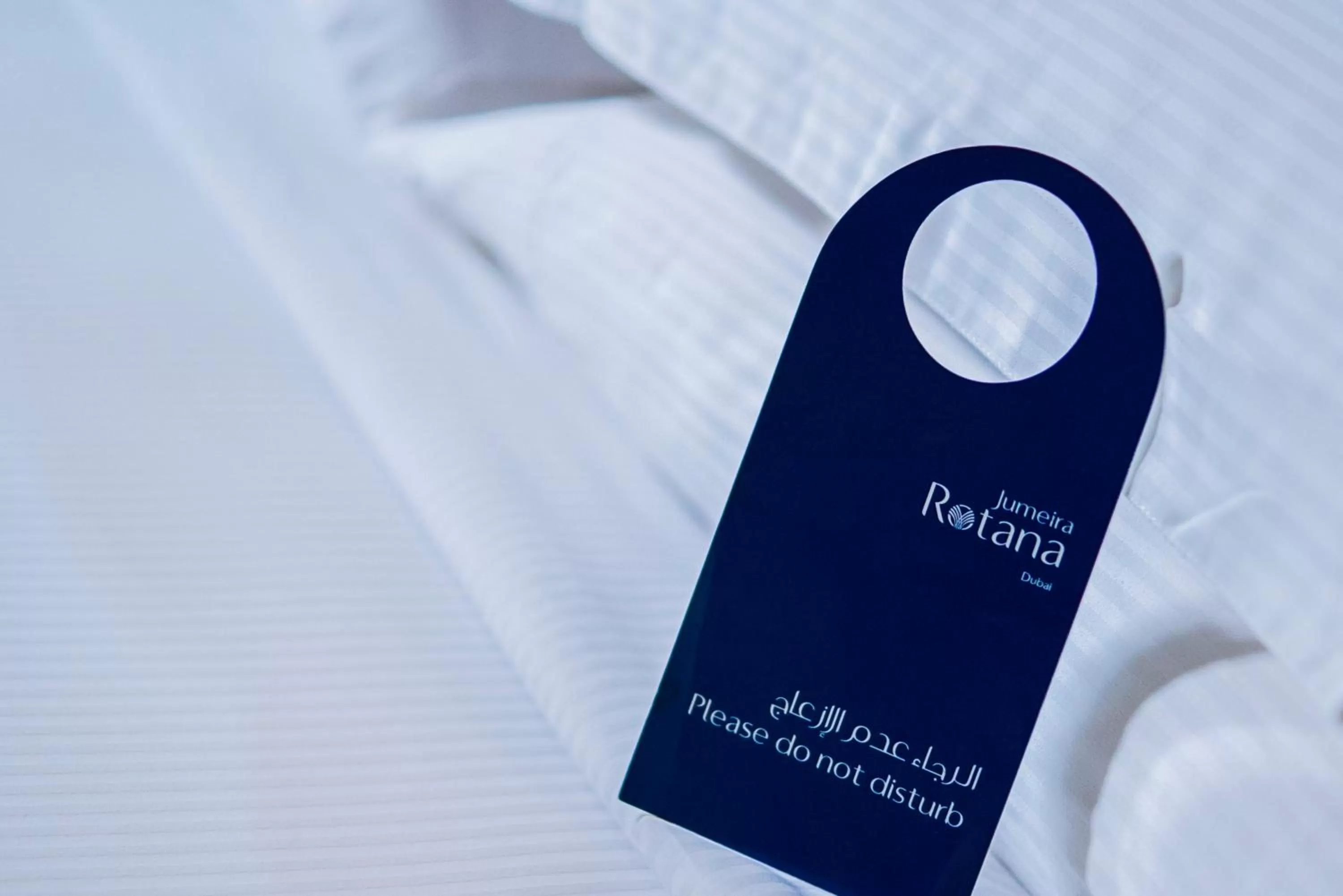 Area and facilities, Bed in Jumeira Rotana – Dubai