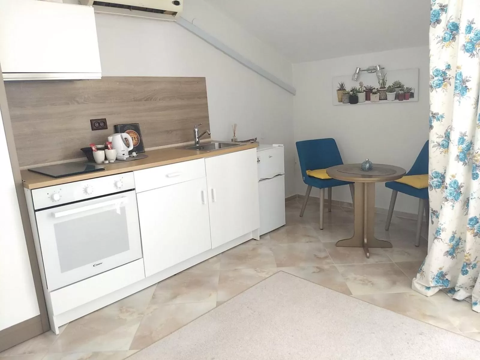 Kitchen or kitchenette, Kitchen/Kitchenette in White Rose Family Guest House