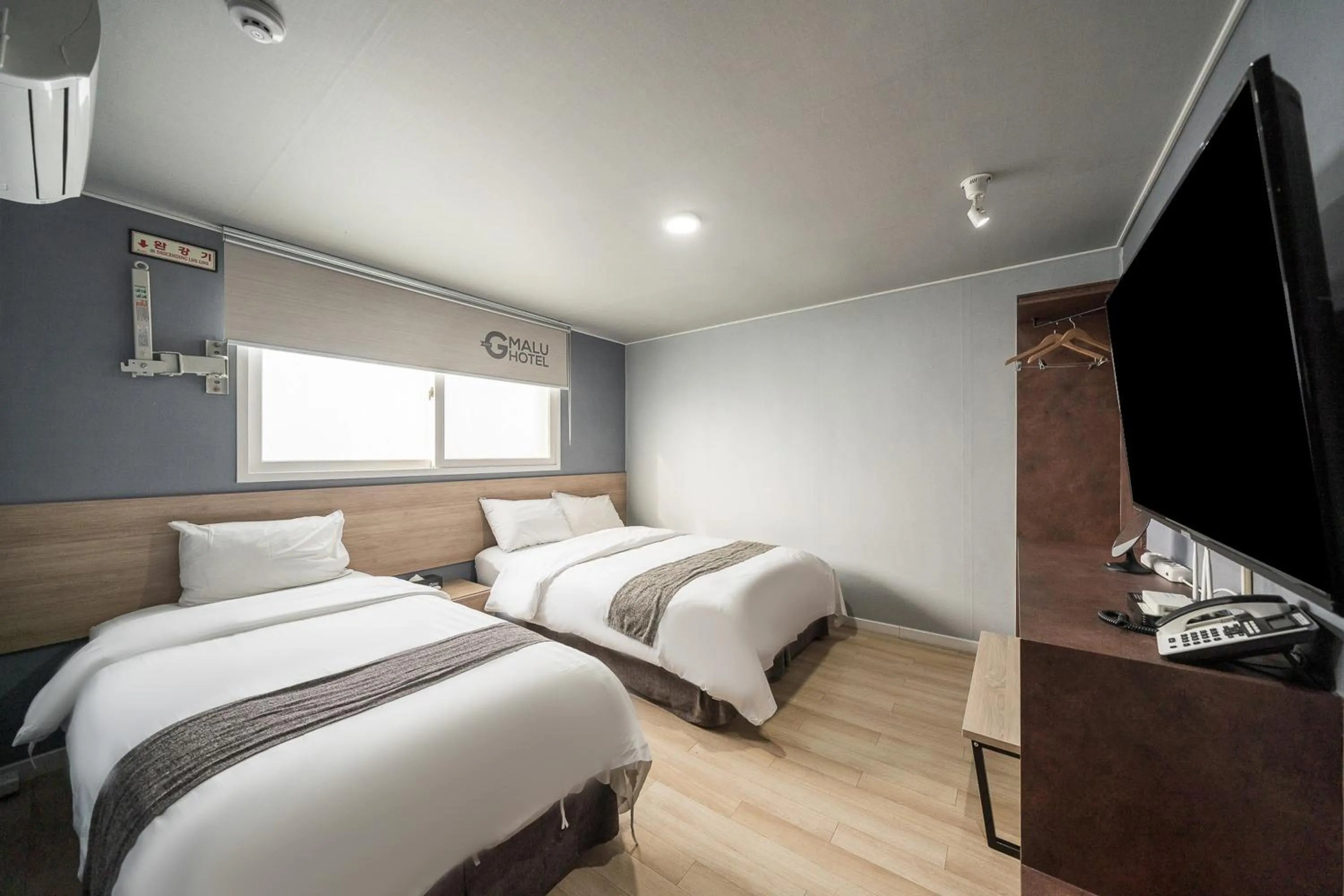 Photo of the whole room, Bed in Malu Hotel Suwon