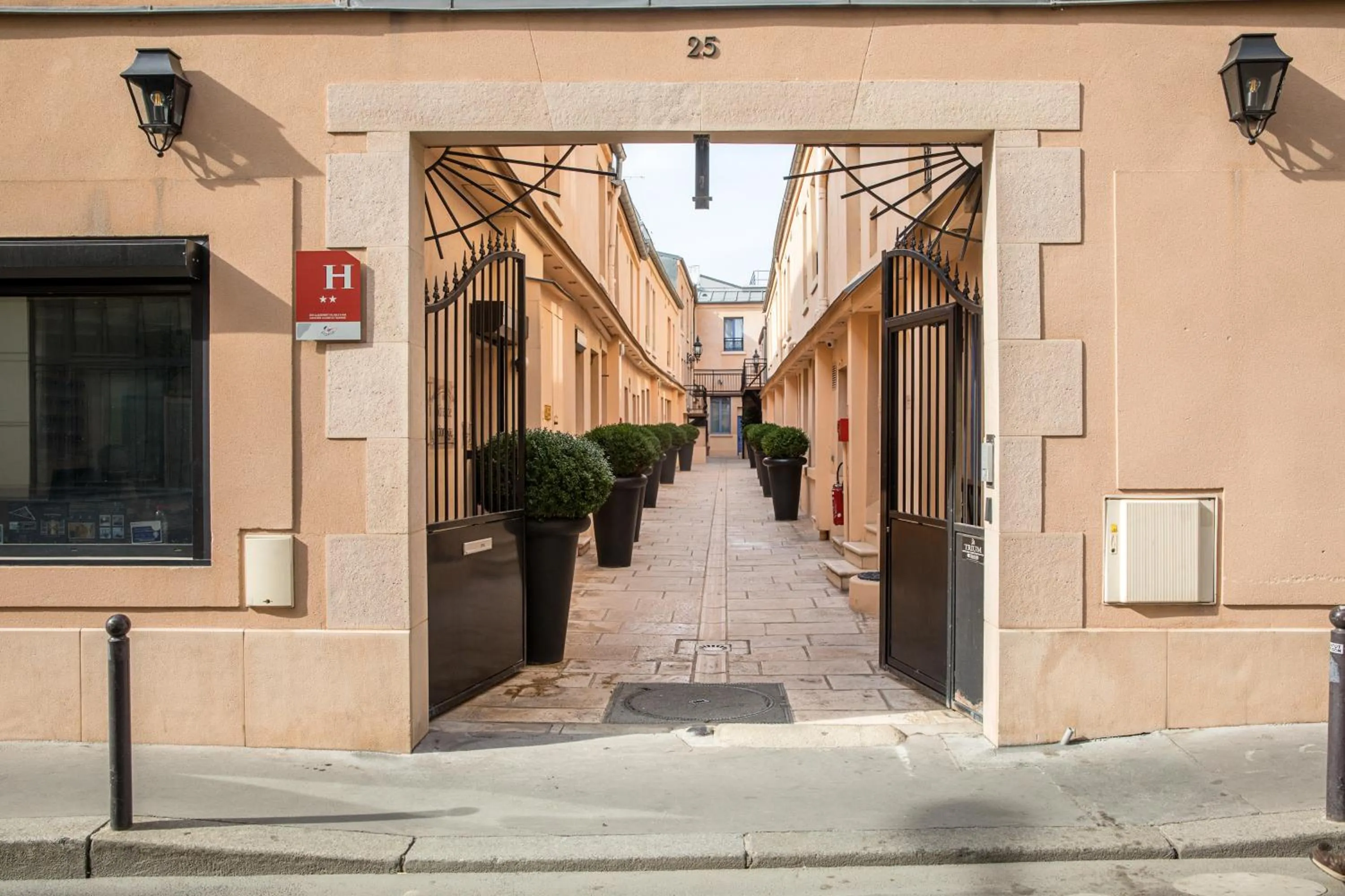 Facade/entrance in Hotel De L'Horloge