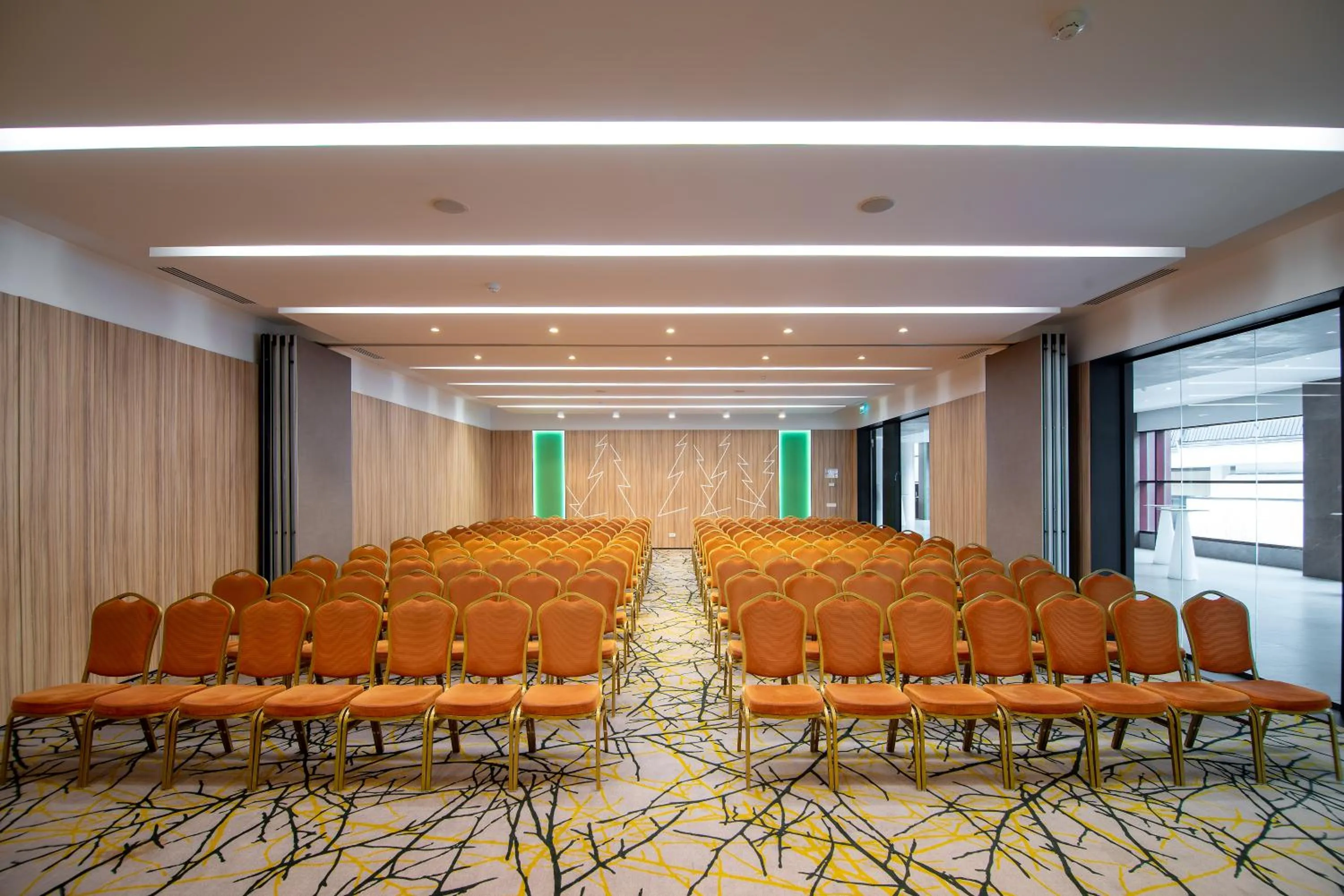 Business facilities in Hotel International