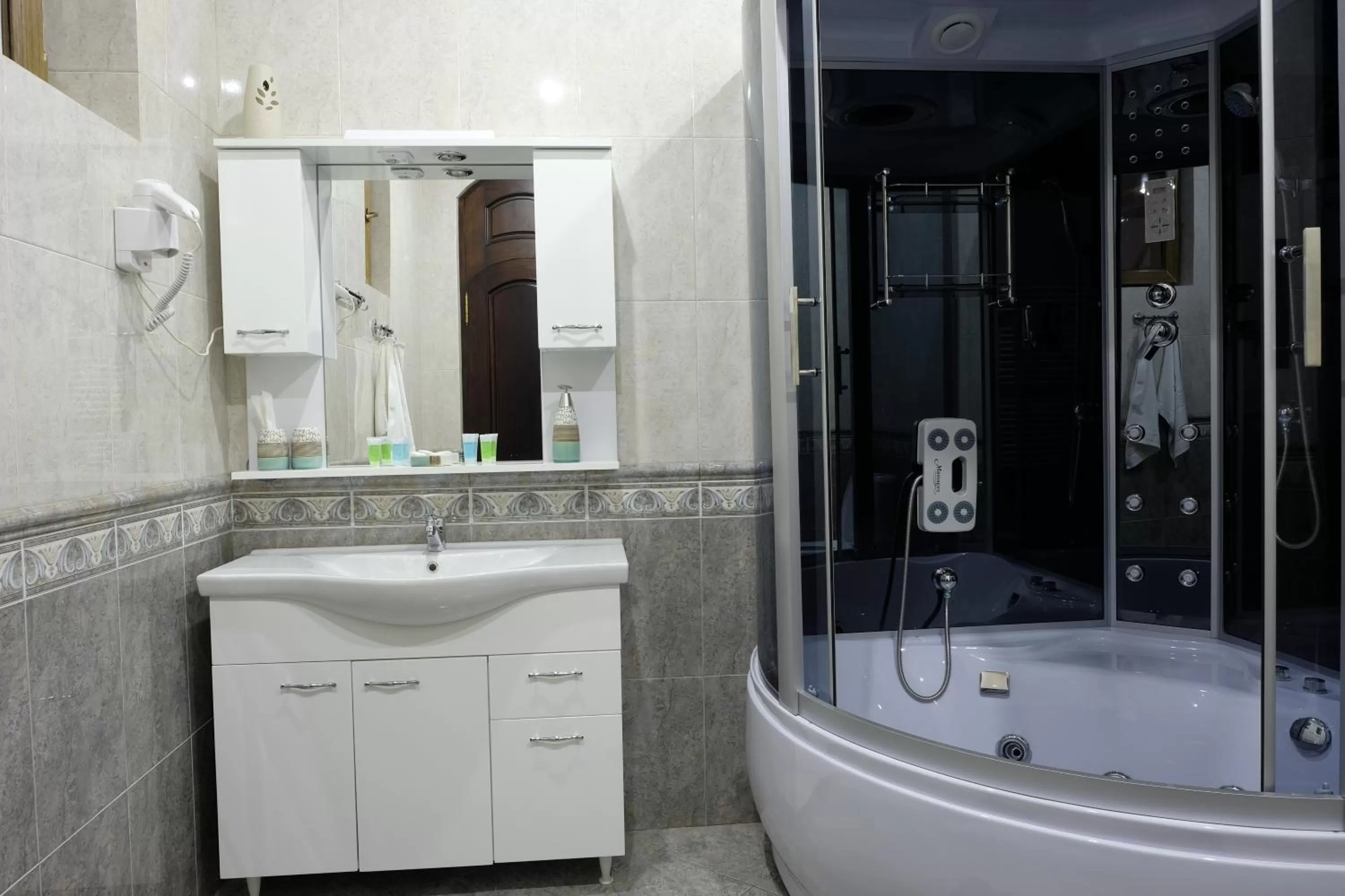Shower in S&L Boutique Hotel