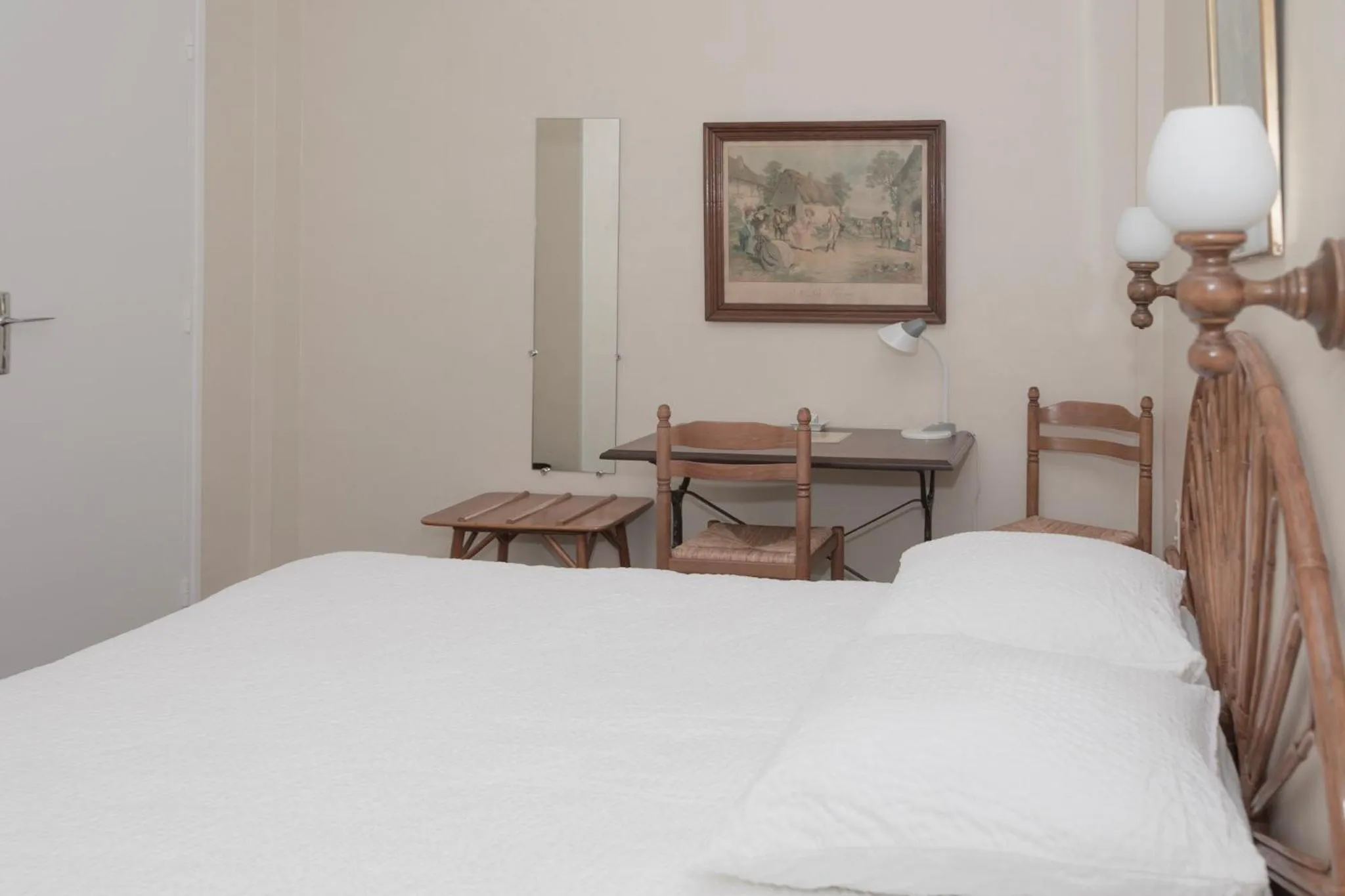 Bed in Cit'Hotel Aéro-Hotel