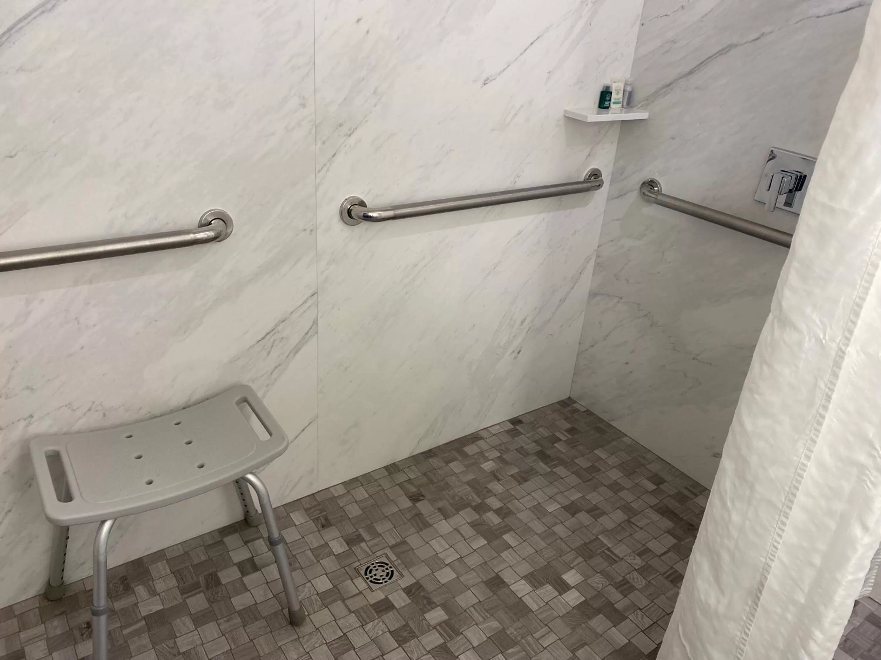 Shower in Bandon Inn