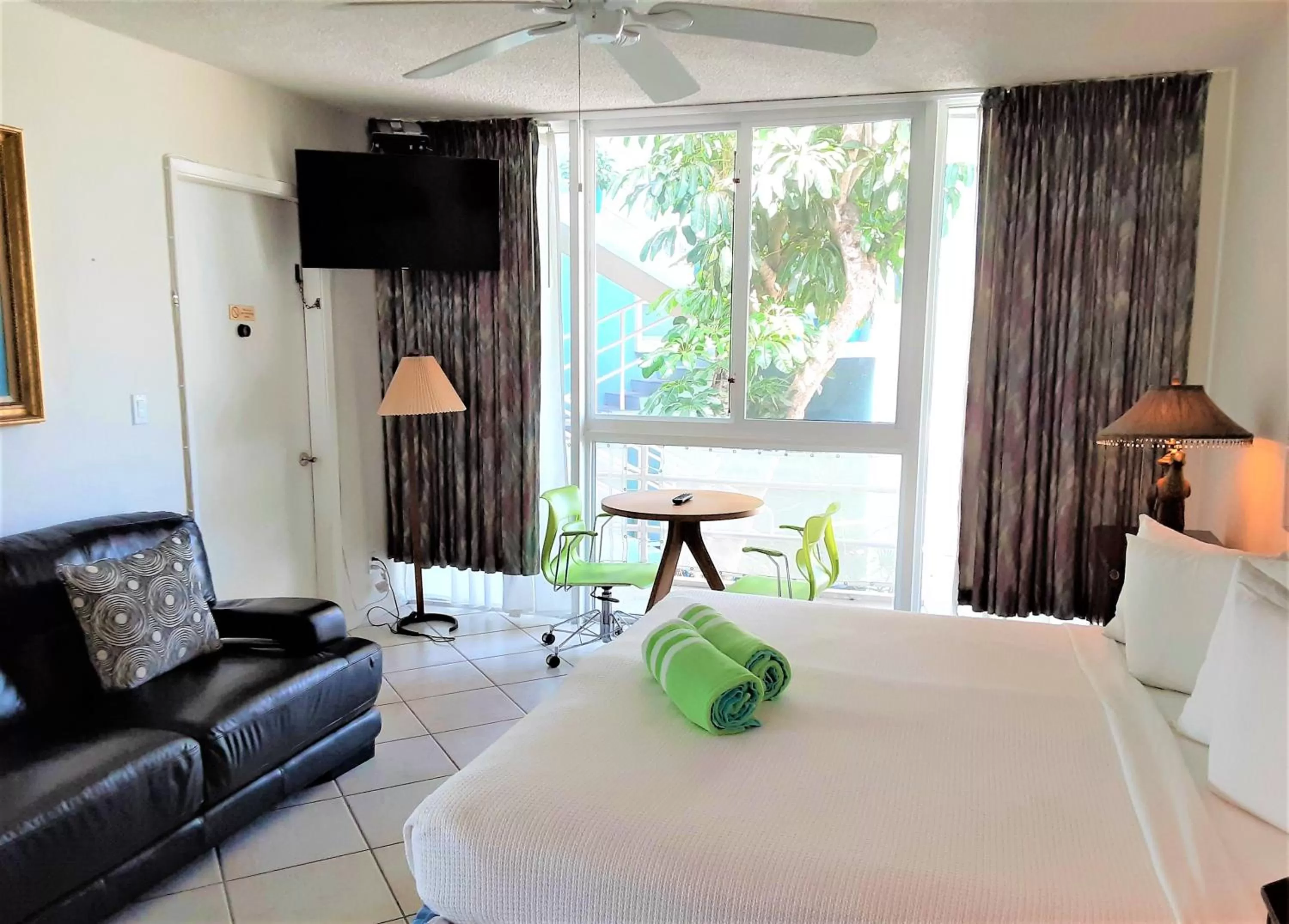 Bed in Manhattan Tower Apartment Hotel