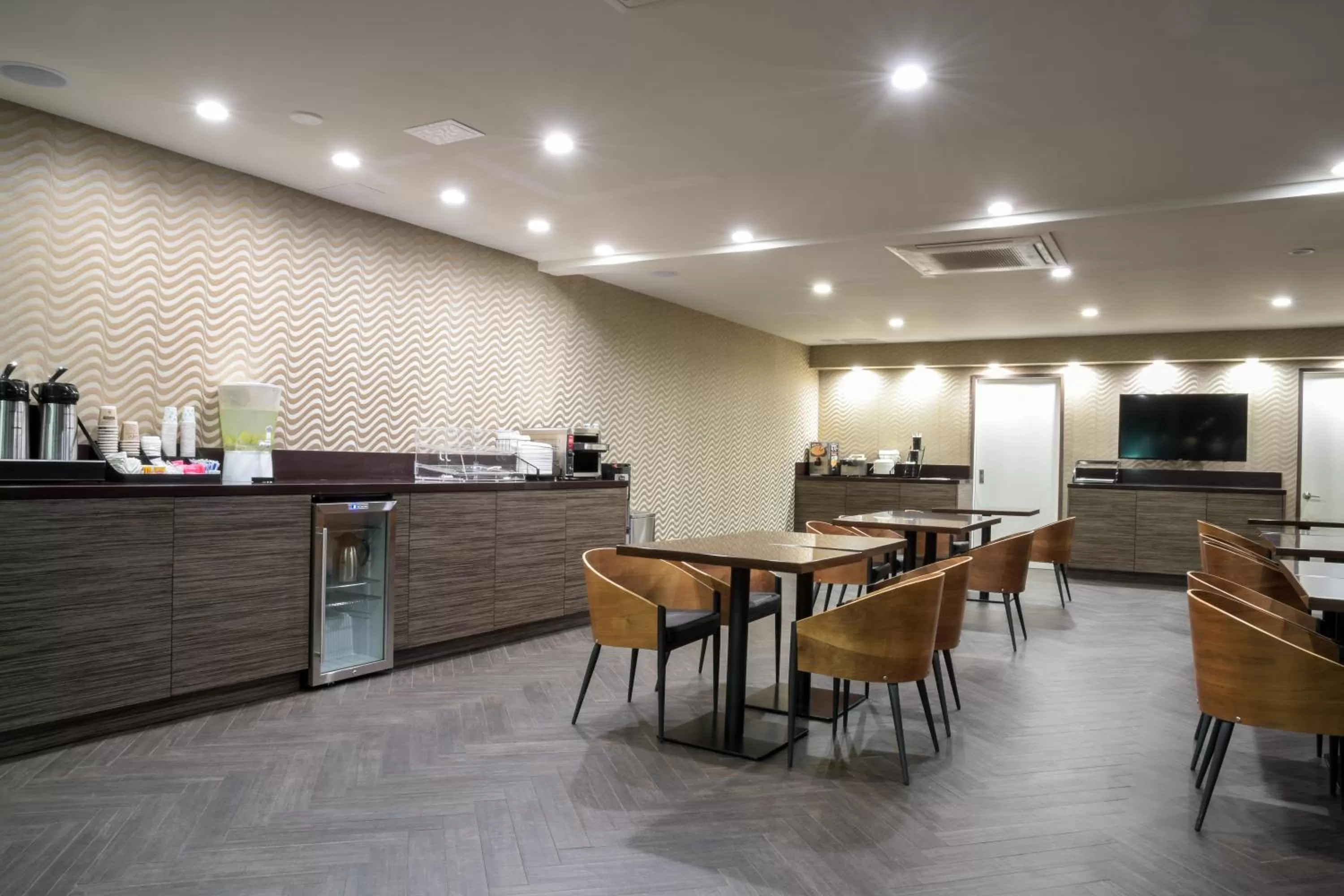 Continental breakfast in Hotel Xilo Glendale