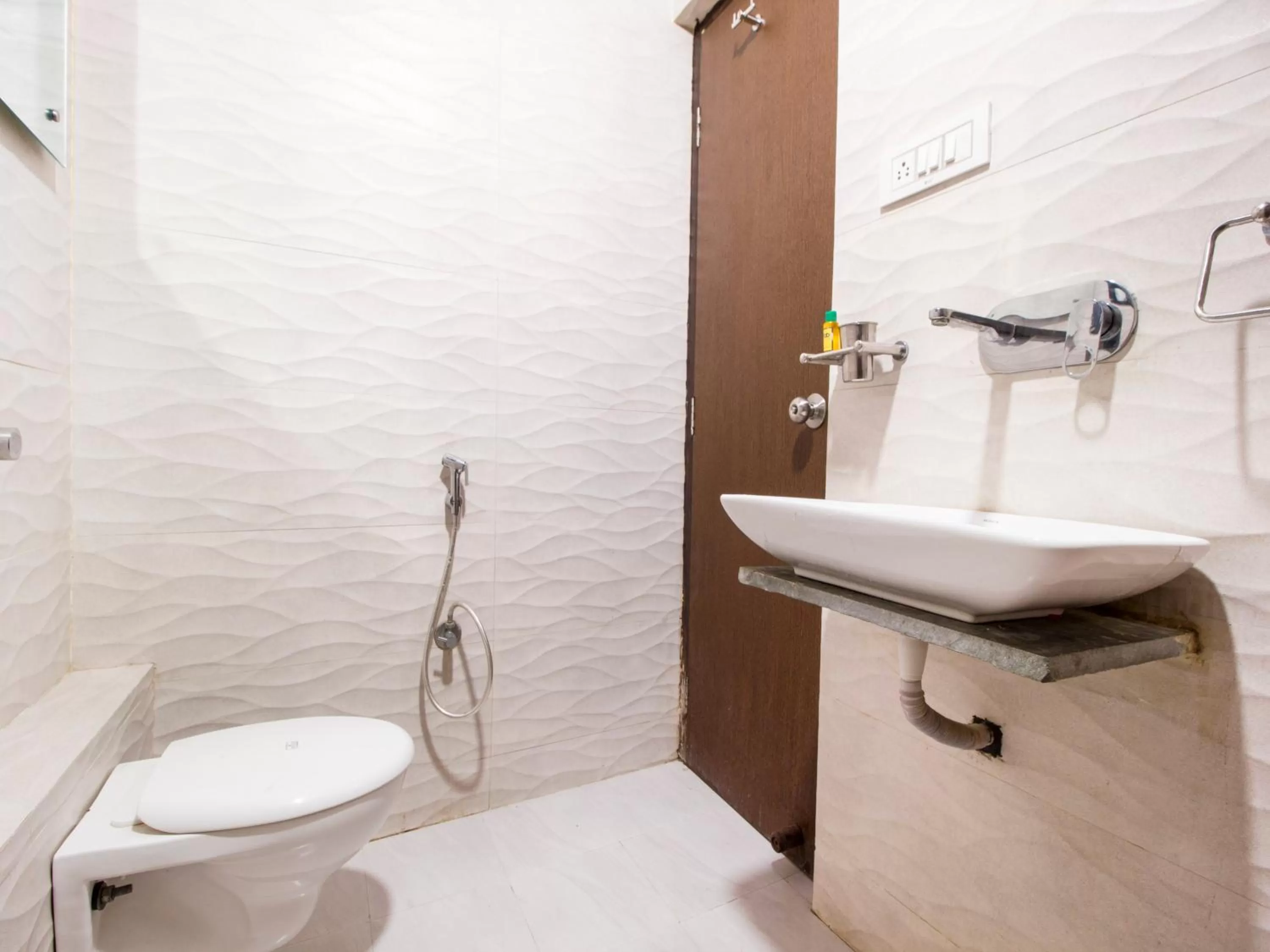 Bathroom in FabExpress Travelers Lodge