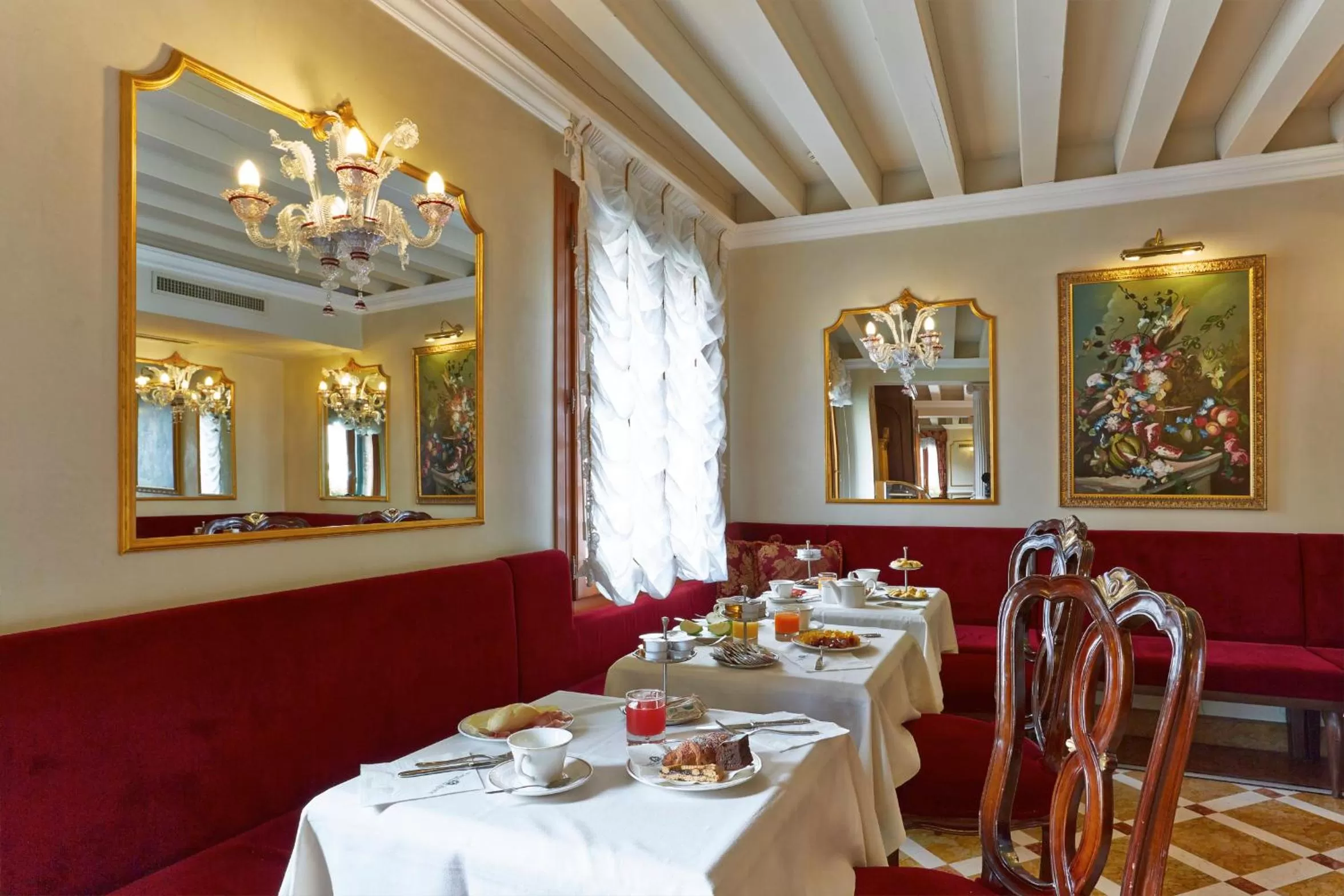 Breakfast in Canal Grande