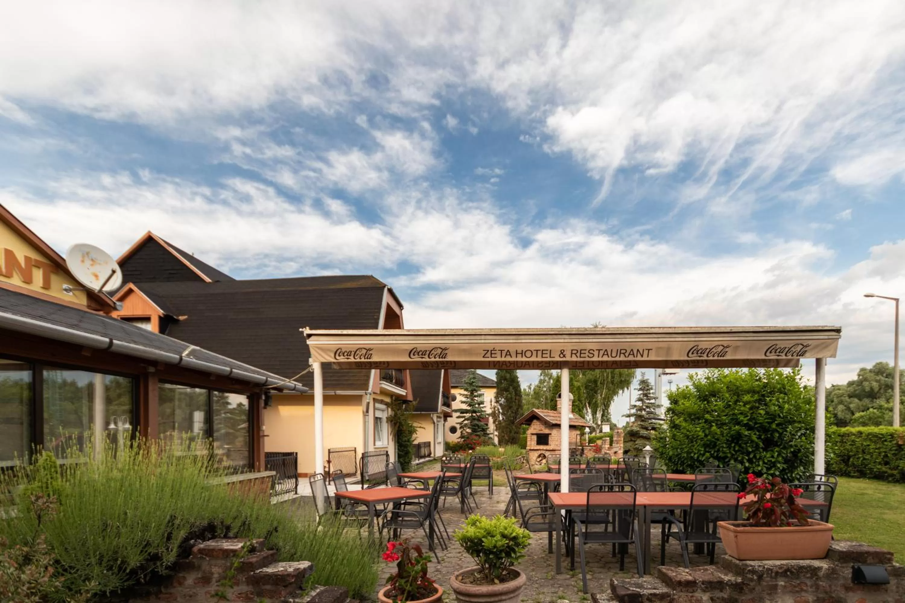 Property Building in Hotel Zéta