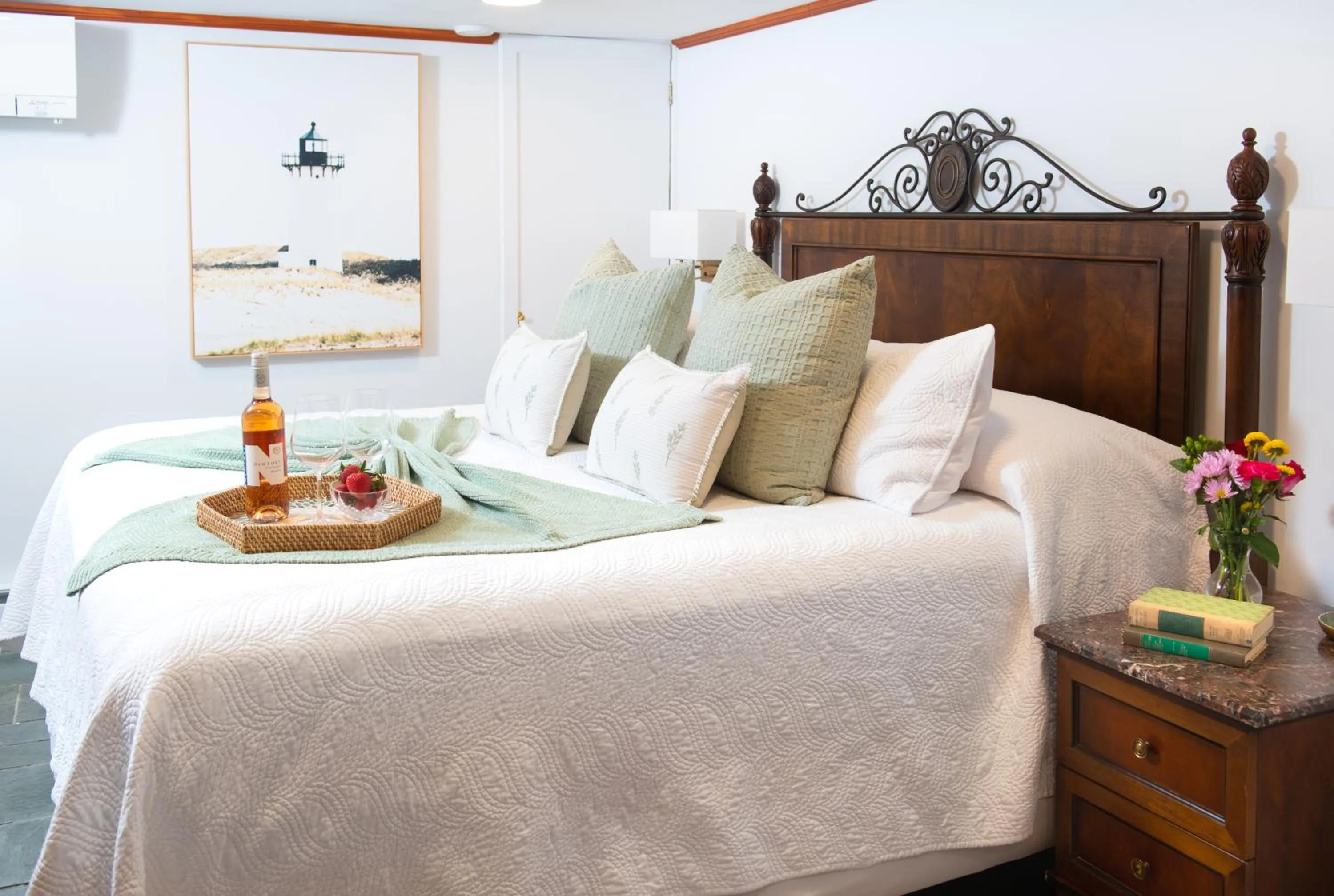 Bed in America's Cup Inn Newport