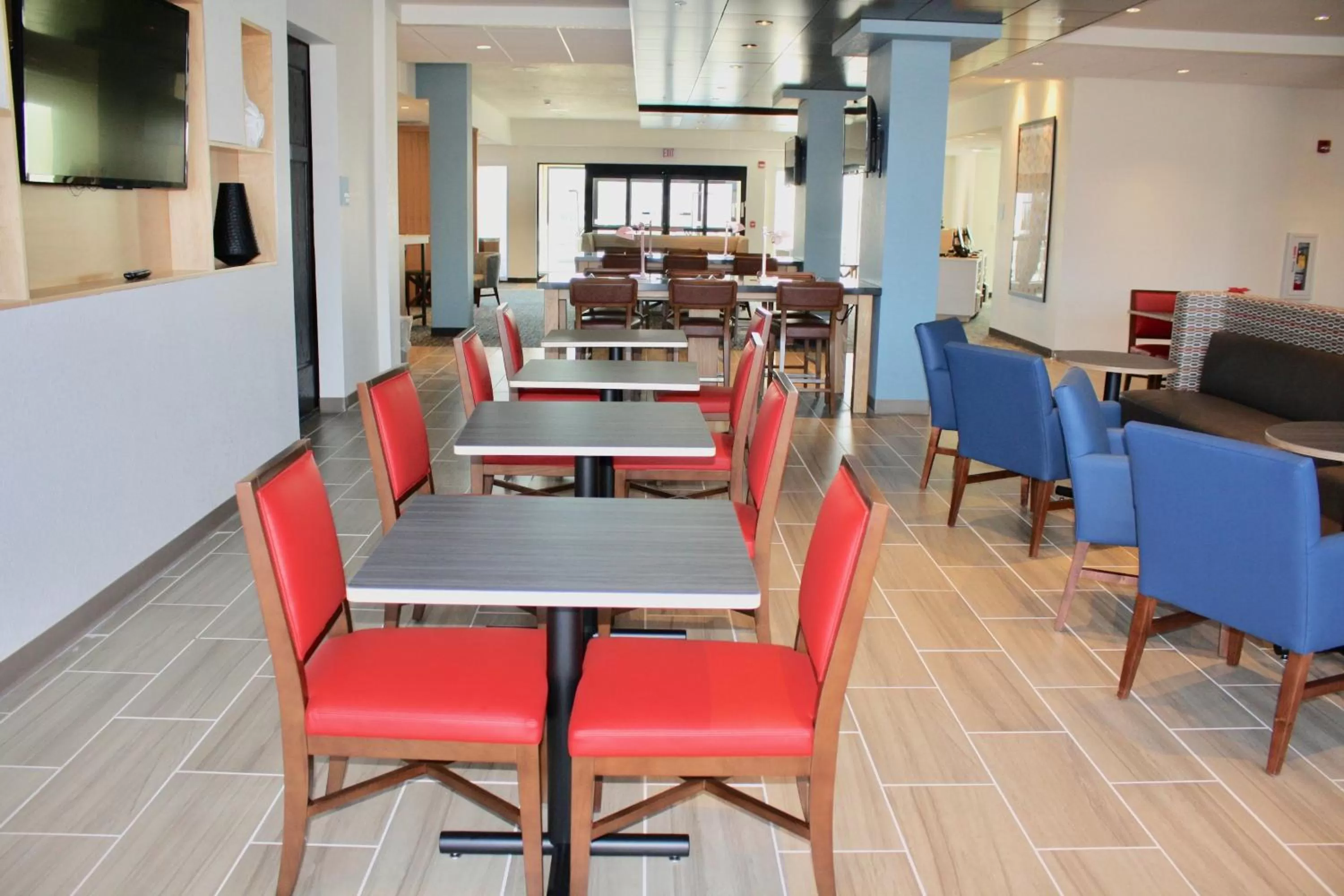 Breakfast in Holiday Inn Express & Suites - Kirksville - University Area by IHG