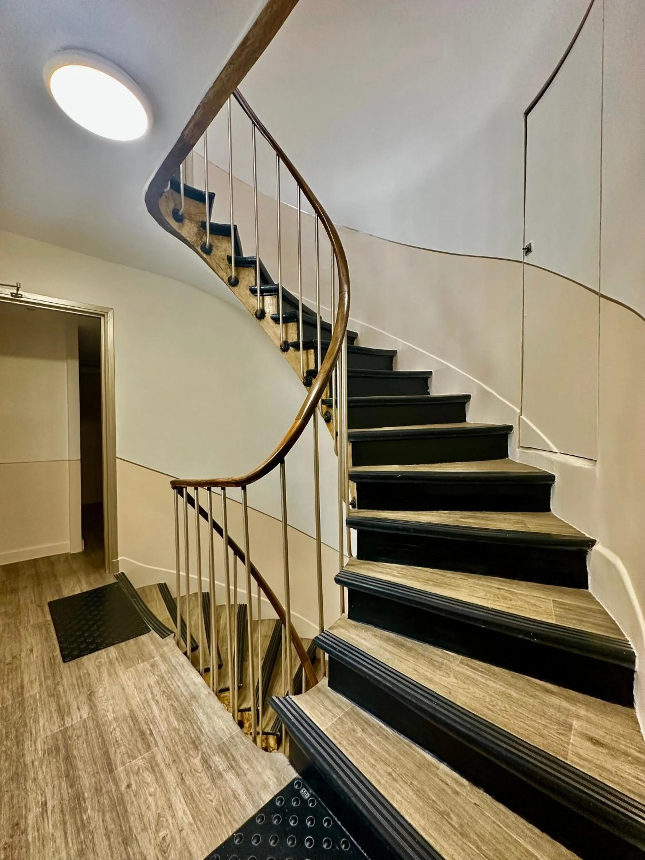 Property building in Hotel Nation Montmartre