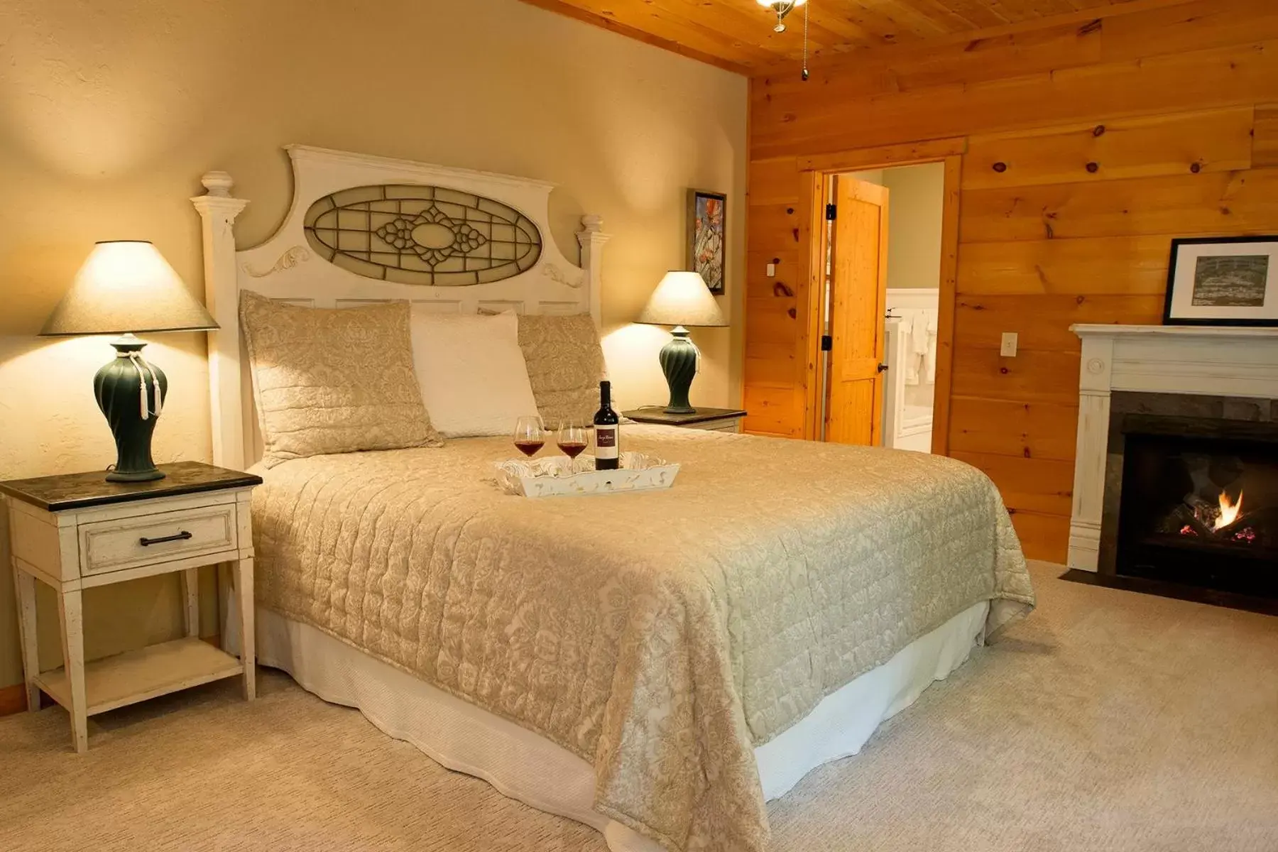 Deluxe King Room in Lazy Bear Lodge Deluxe King Room in Lazy Bear Lodge