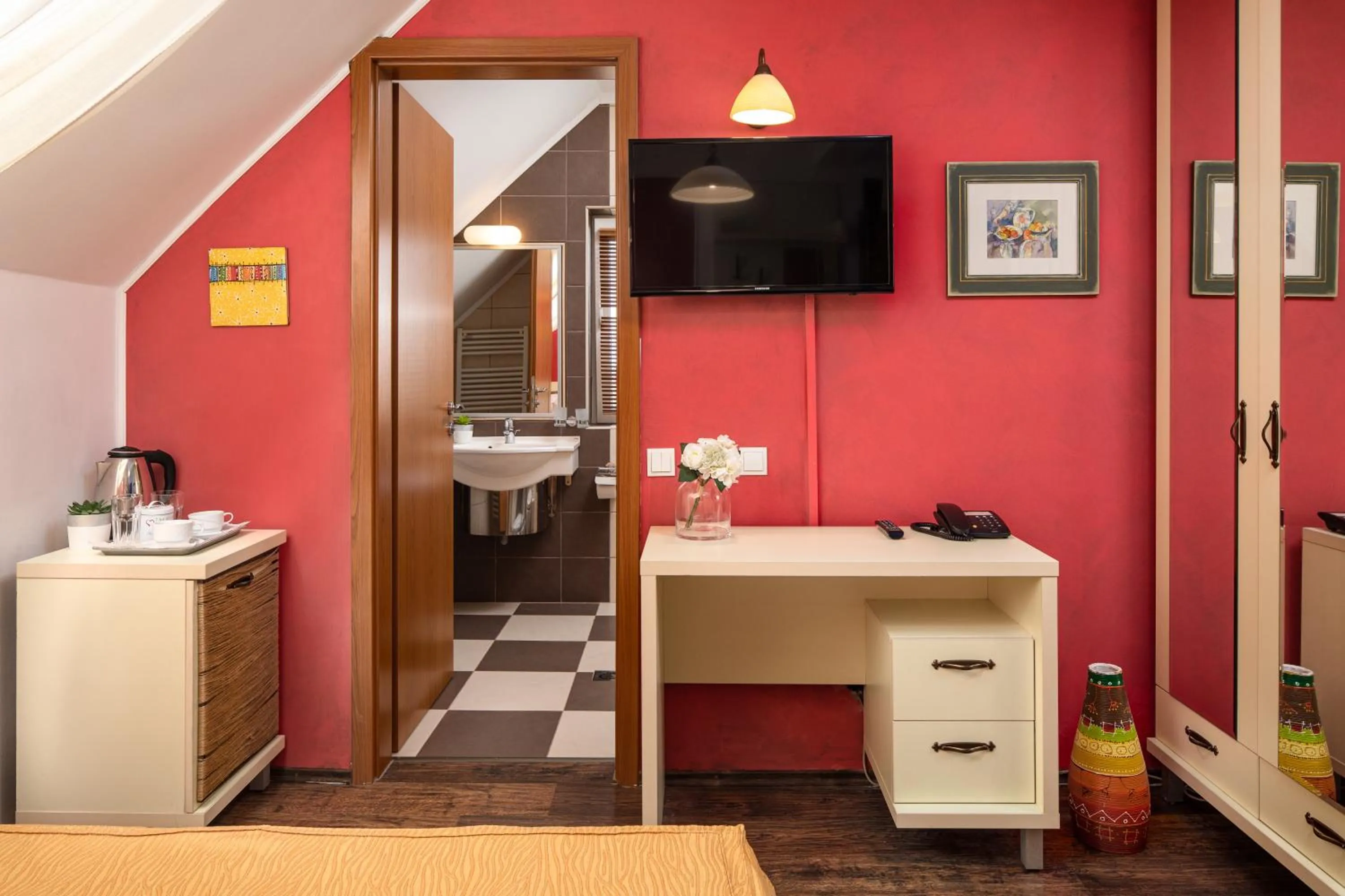 Communal lounge/ TV room in Grand Hotel