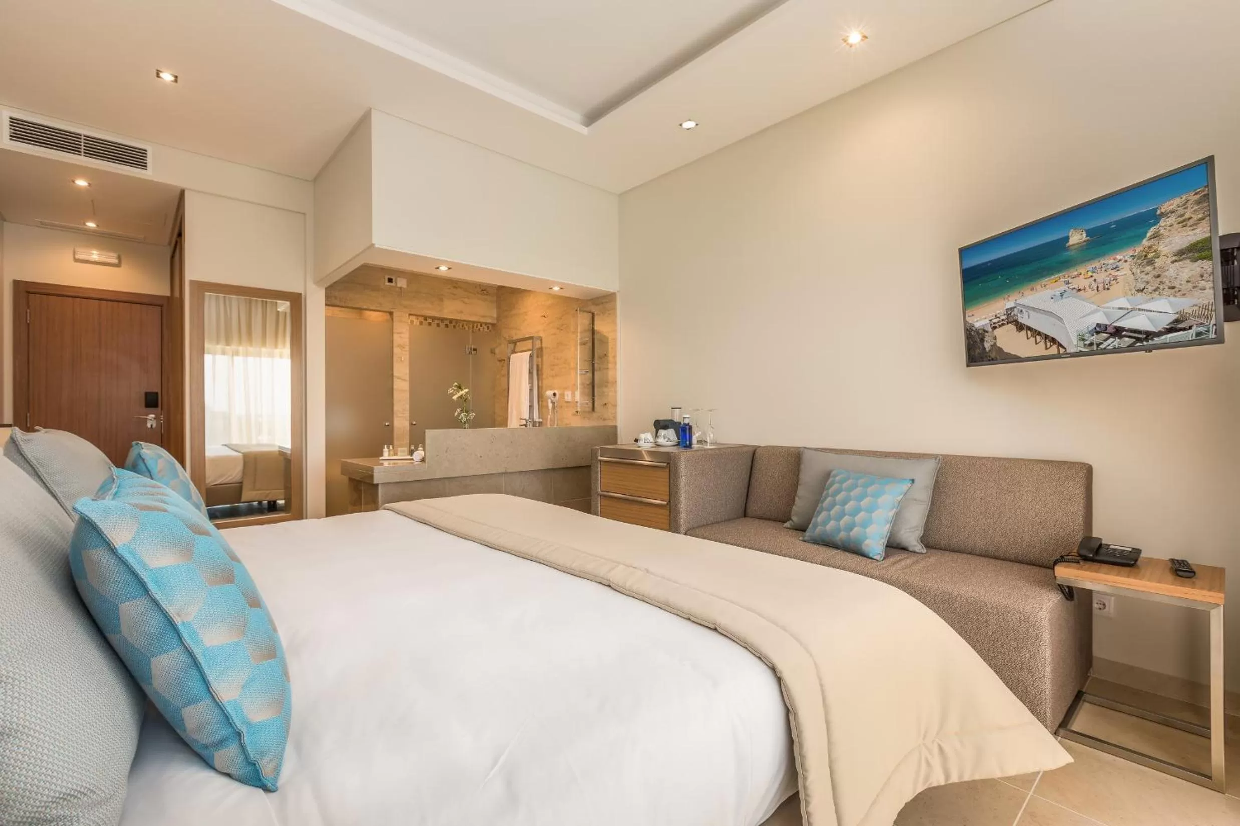 Bedroom, Bed in Caneiros Luxury House & Suites