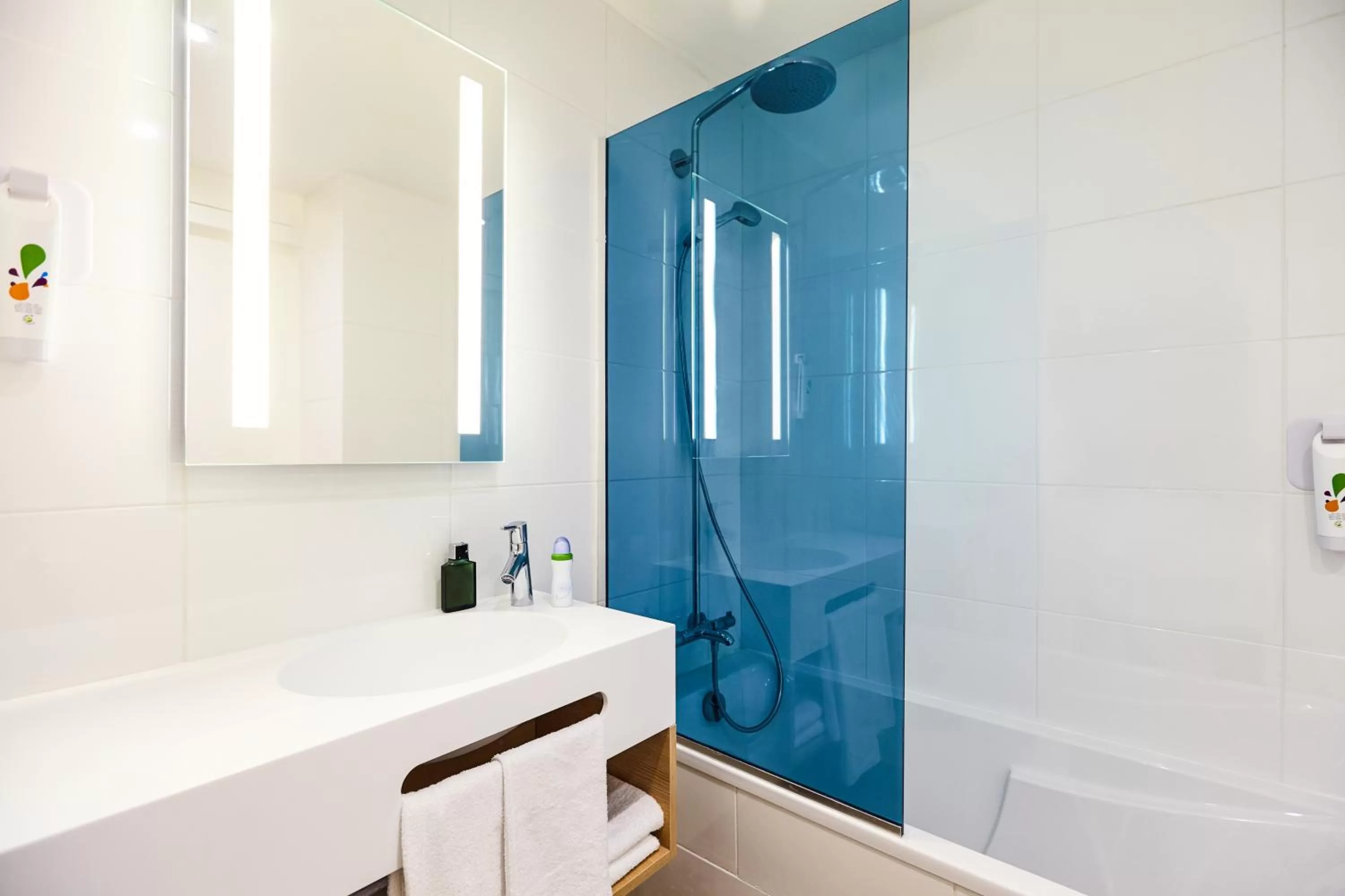 Bathroom in ibis Styles Toulouse Nord Sesquieres