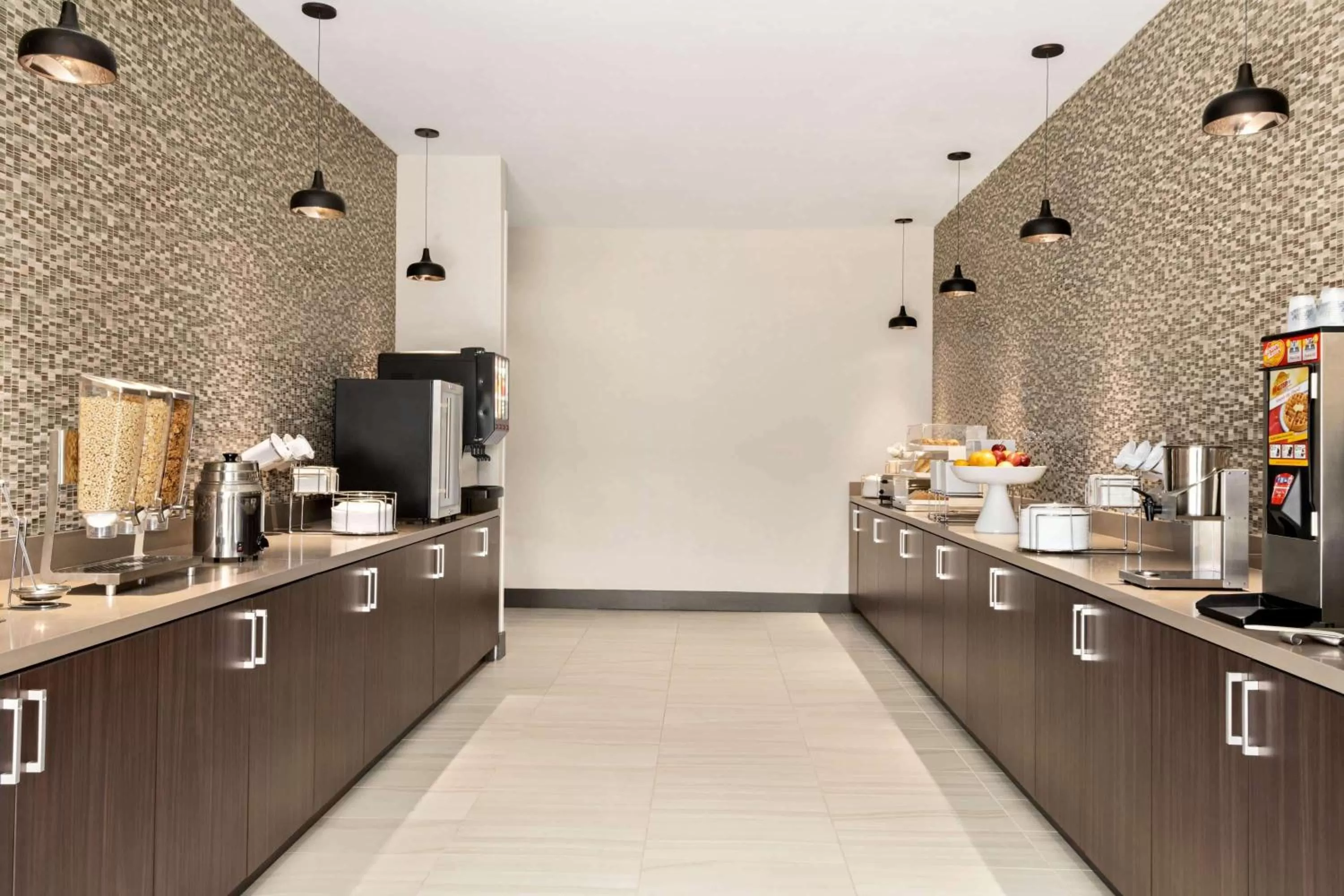 Restaurant/places to eat in La Quinta Inn & Suites by Wyndham Orlando I-Drive Theme Parks