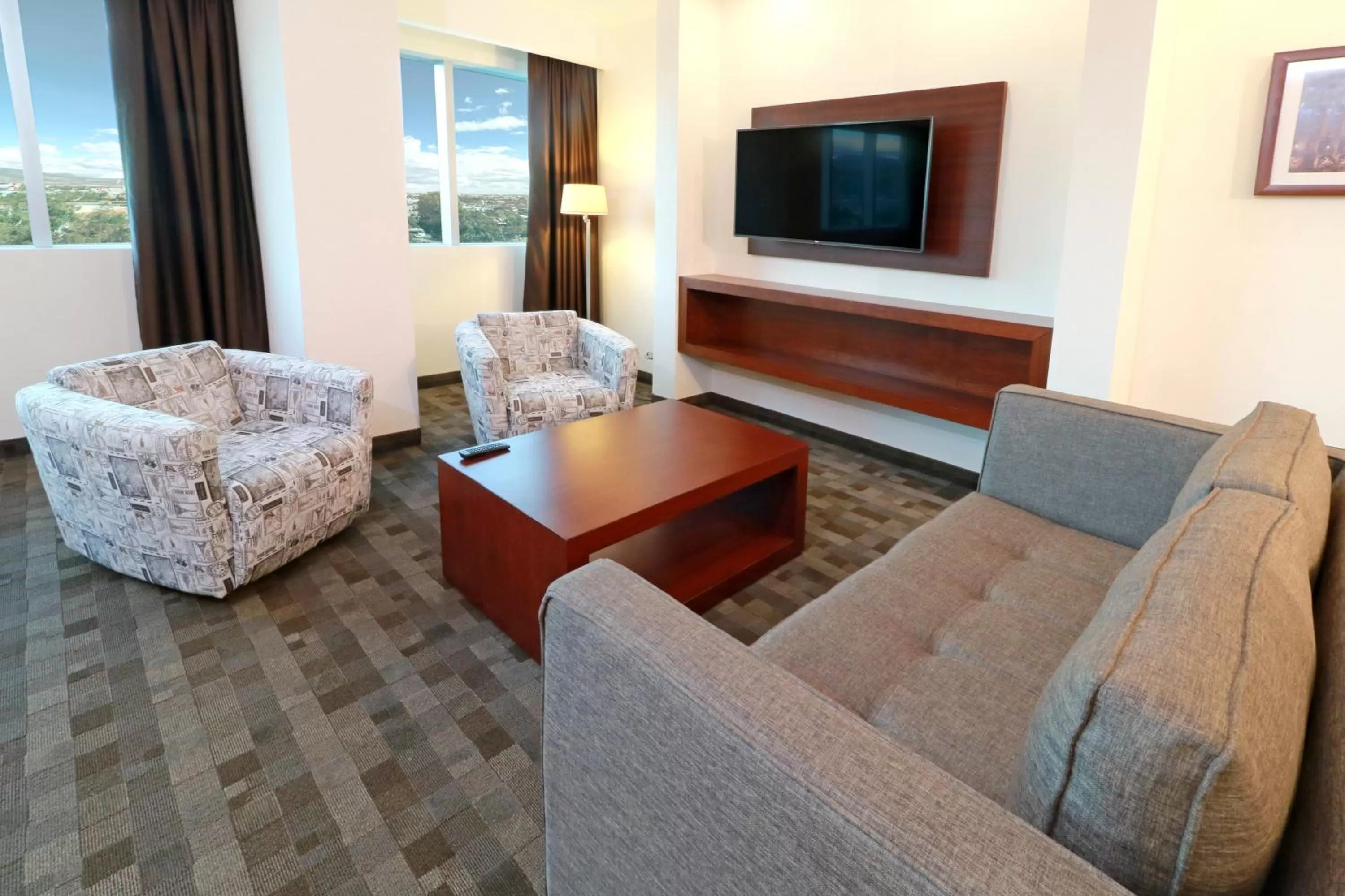 Photo of the whole room in Holiday Inn & Suites Plaza Mayor by IHG