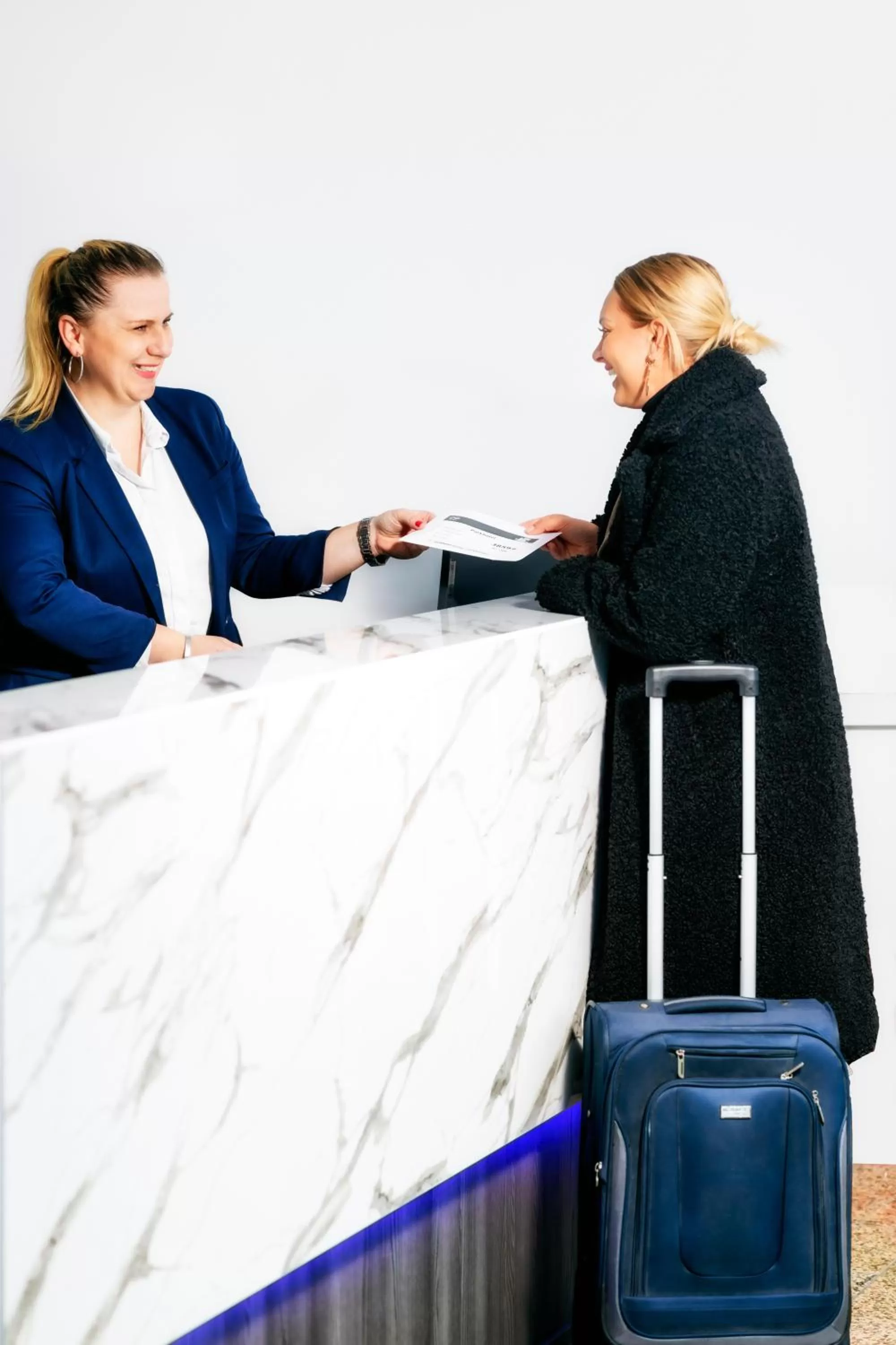 Lobby or reception in PARKHOTEL BRAUNAU - 24 Stunden Self Check-IN