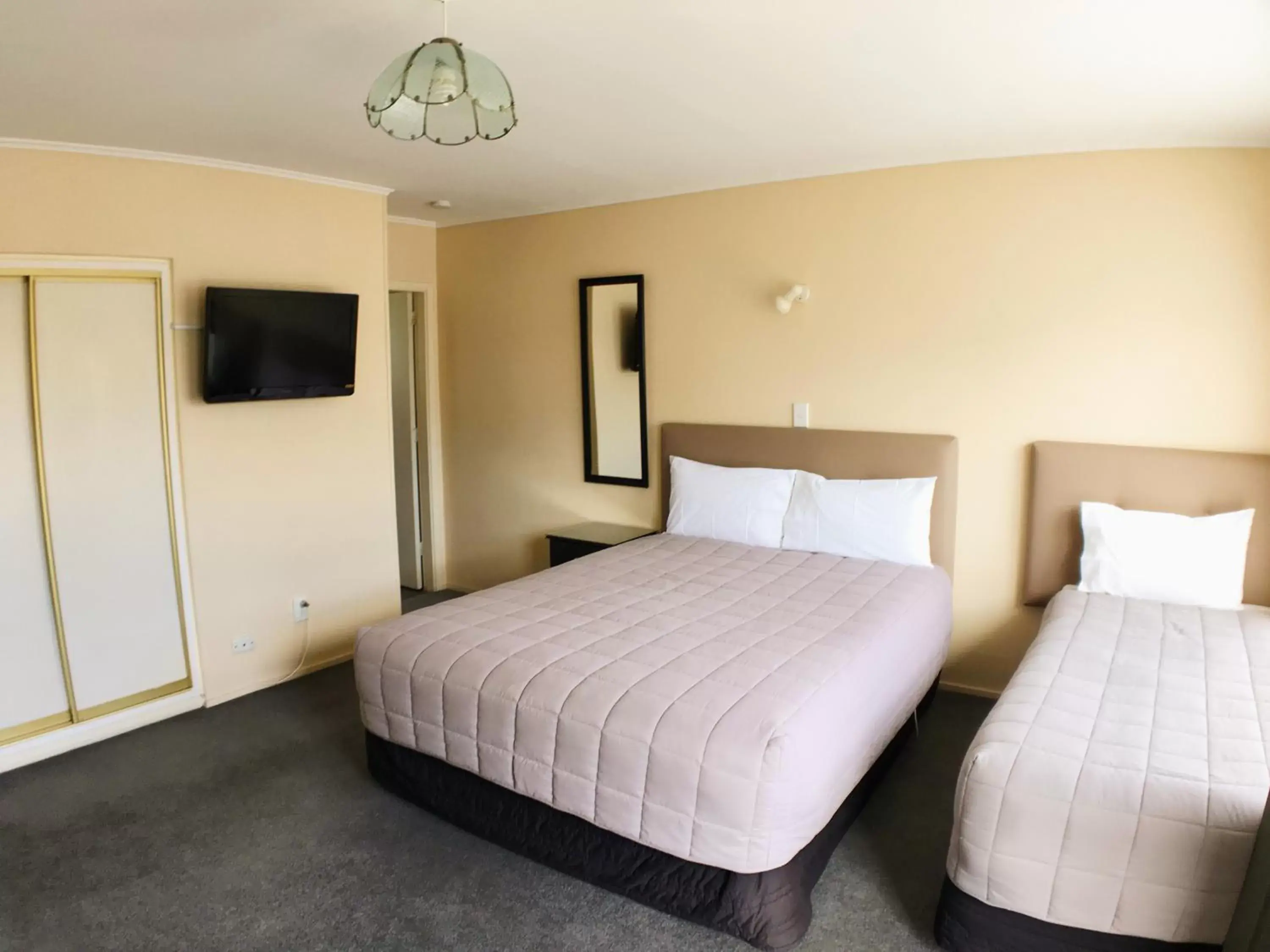 Large Studio in Merivale Court Motel & Apartments Large Studio in Merivale Court Motel & Apartments