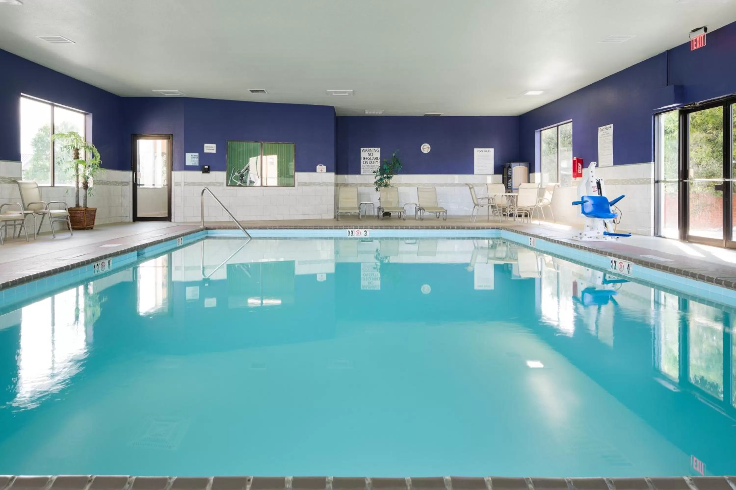 Swimming pool in Holiday Inn Express Louisville Northeast by IHG