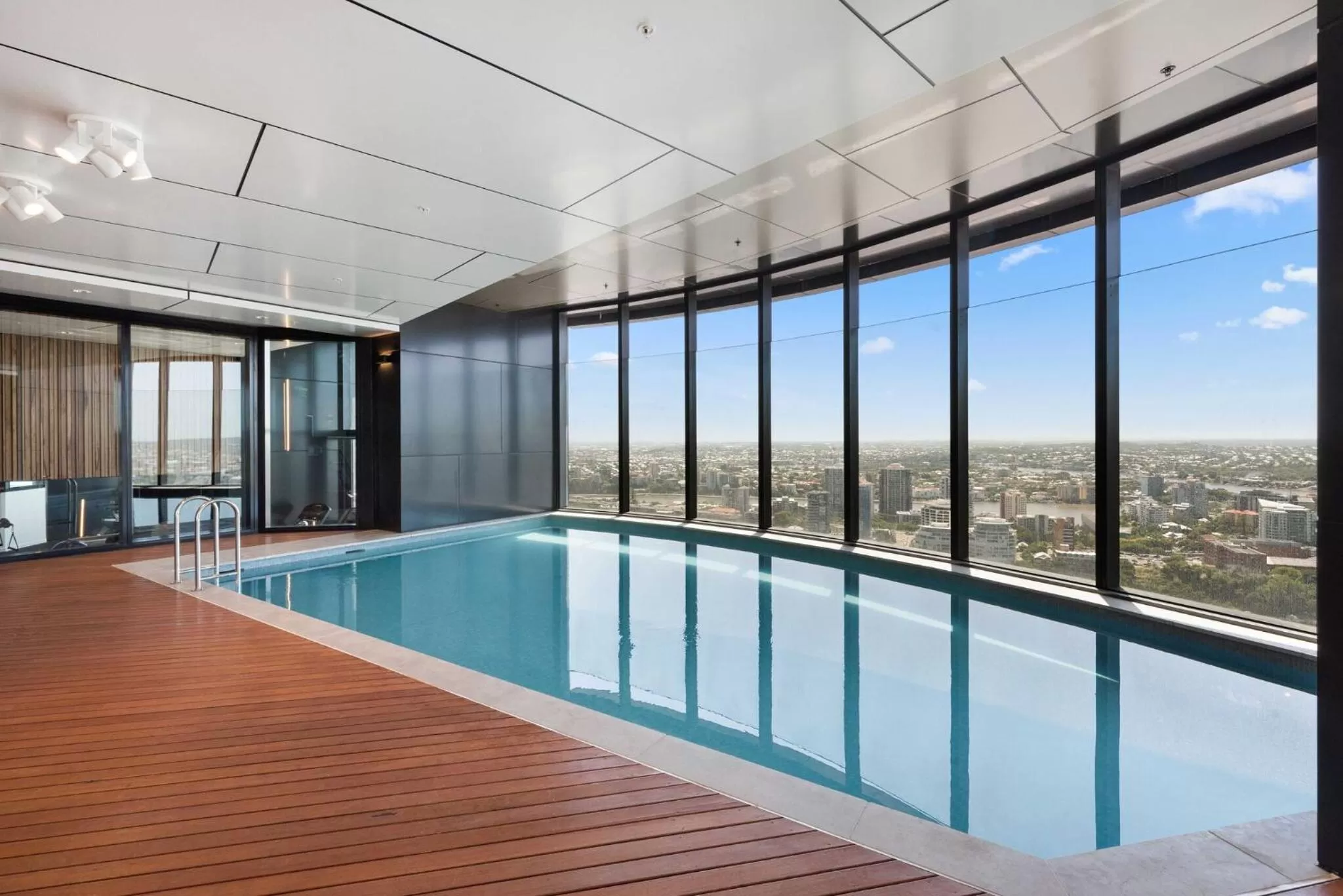 Swimming pool in Brisbane Skytower by CLLIX