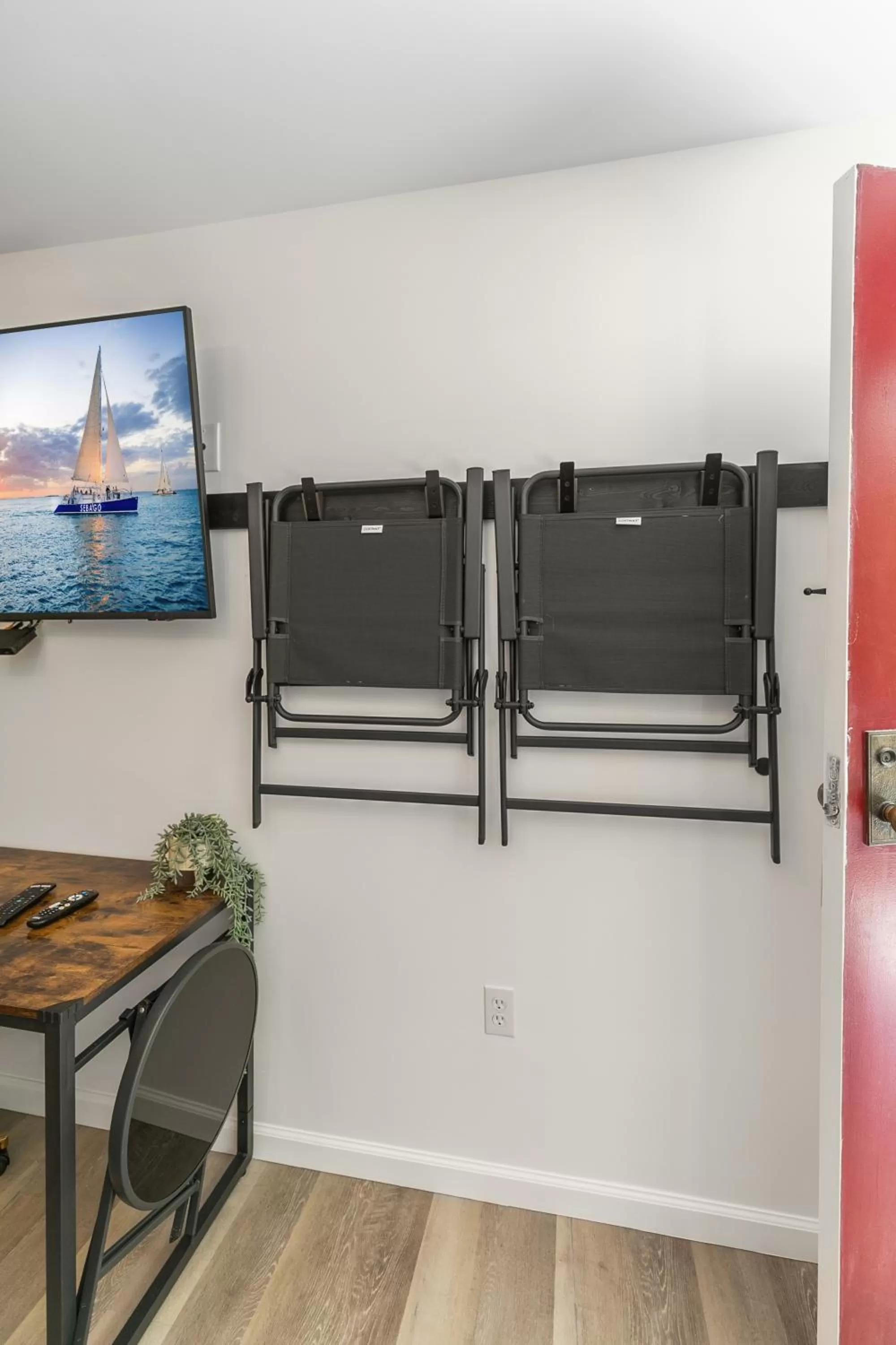 TV and multimedia in Candlewick Inn and Suites