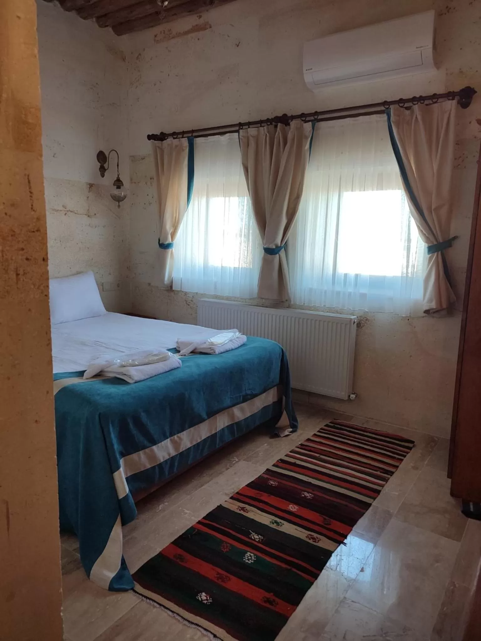 Massage, Bed in Balloon View Hotel