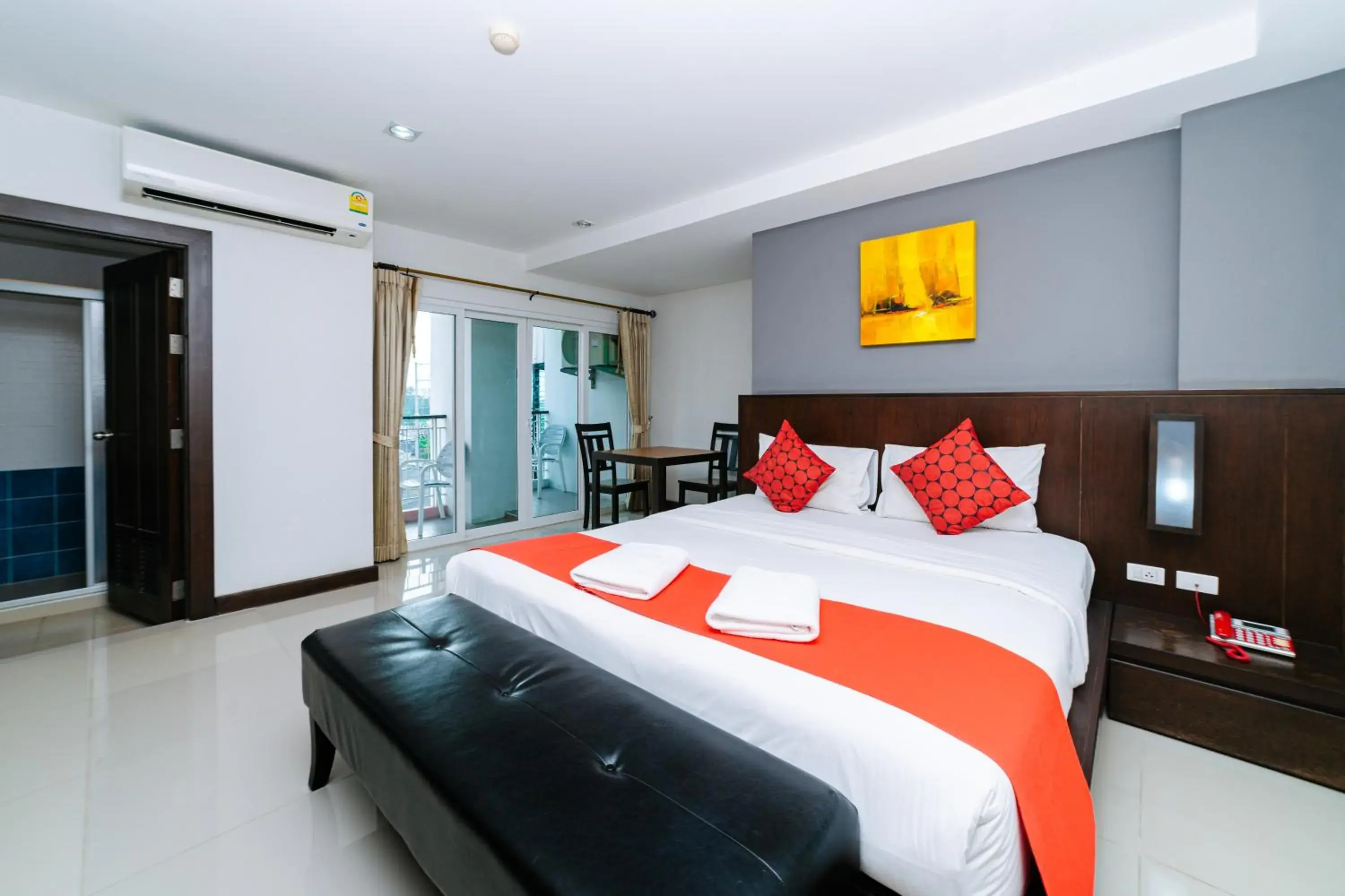 Superior Double or Twin Room in Ratana Hotel Sakdidet, PHUKET TOWN Superior Double or Twin Room in Ratana Hotel Sakdidet, PHUKET TOWN