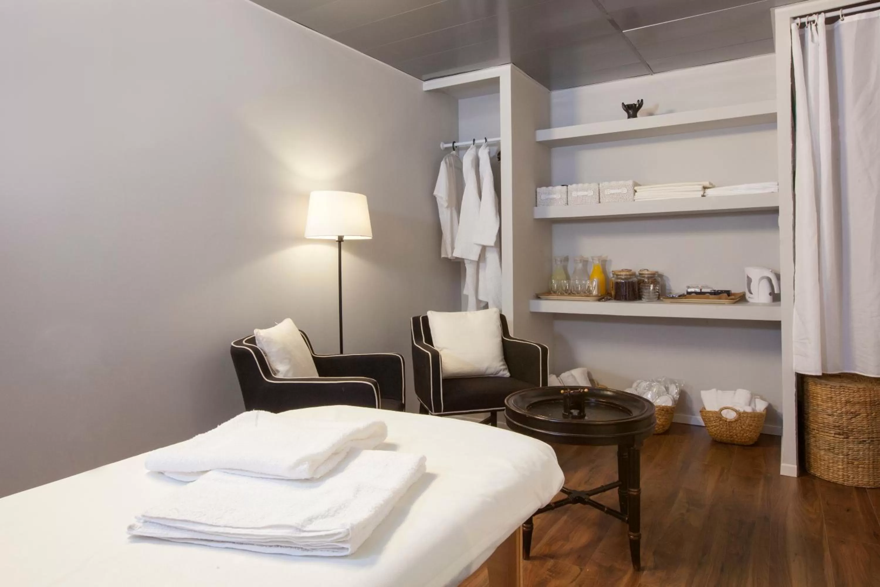 Massage, Bed in Eden Inn