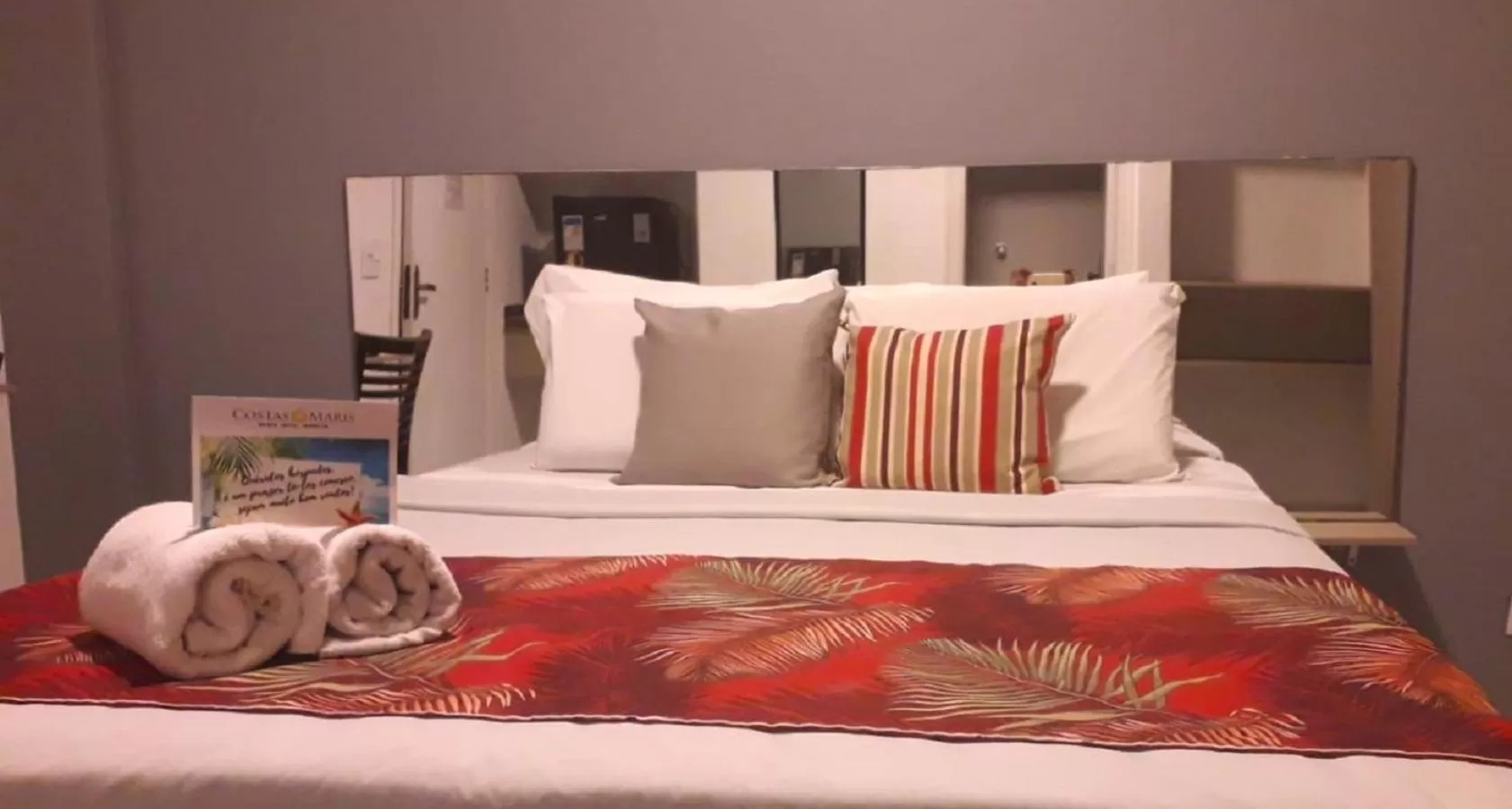 towels, Bed in Costa Maris Beach Hotel Frente Mar