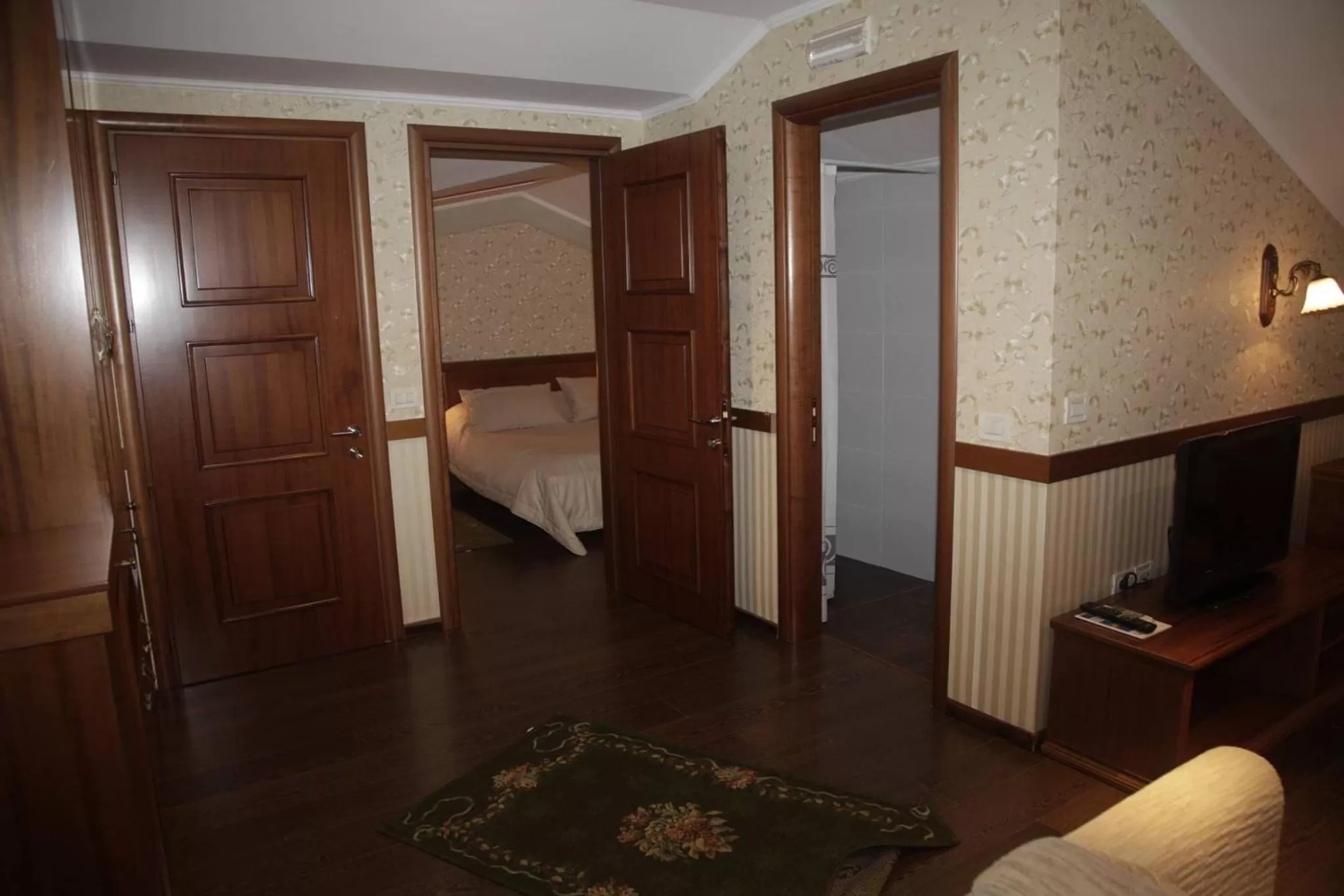 Living room, Bathroom in Vila Sigal Pogradec