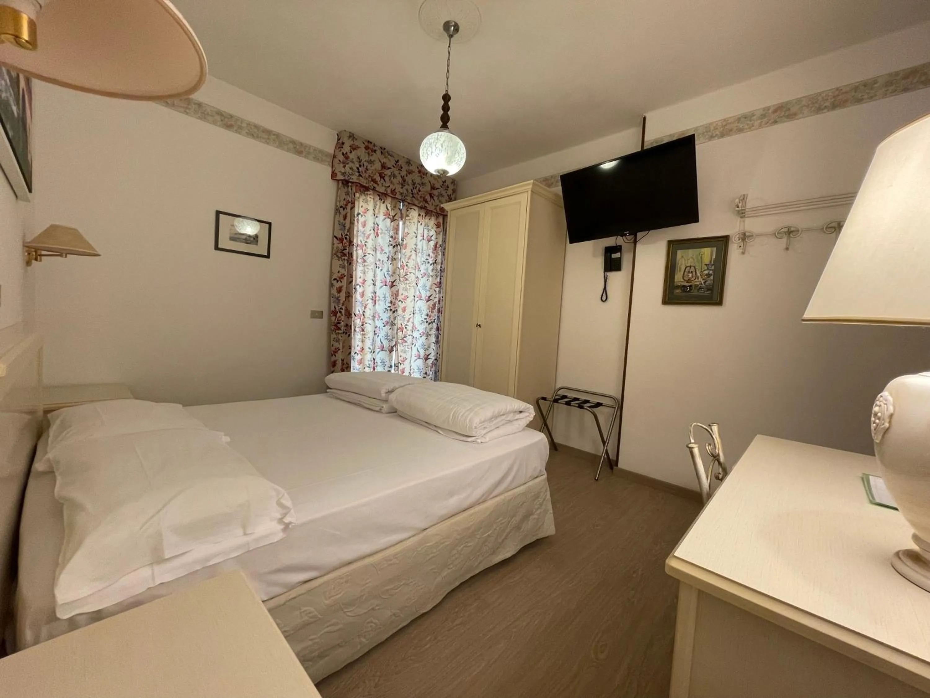 Balcony/Terrace, Bed in Hotel Rabay