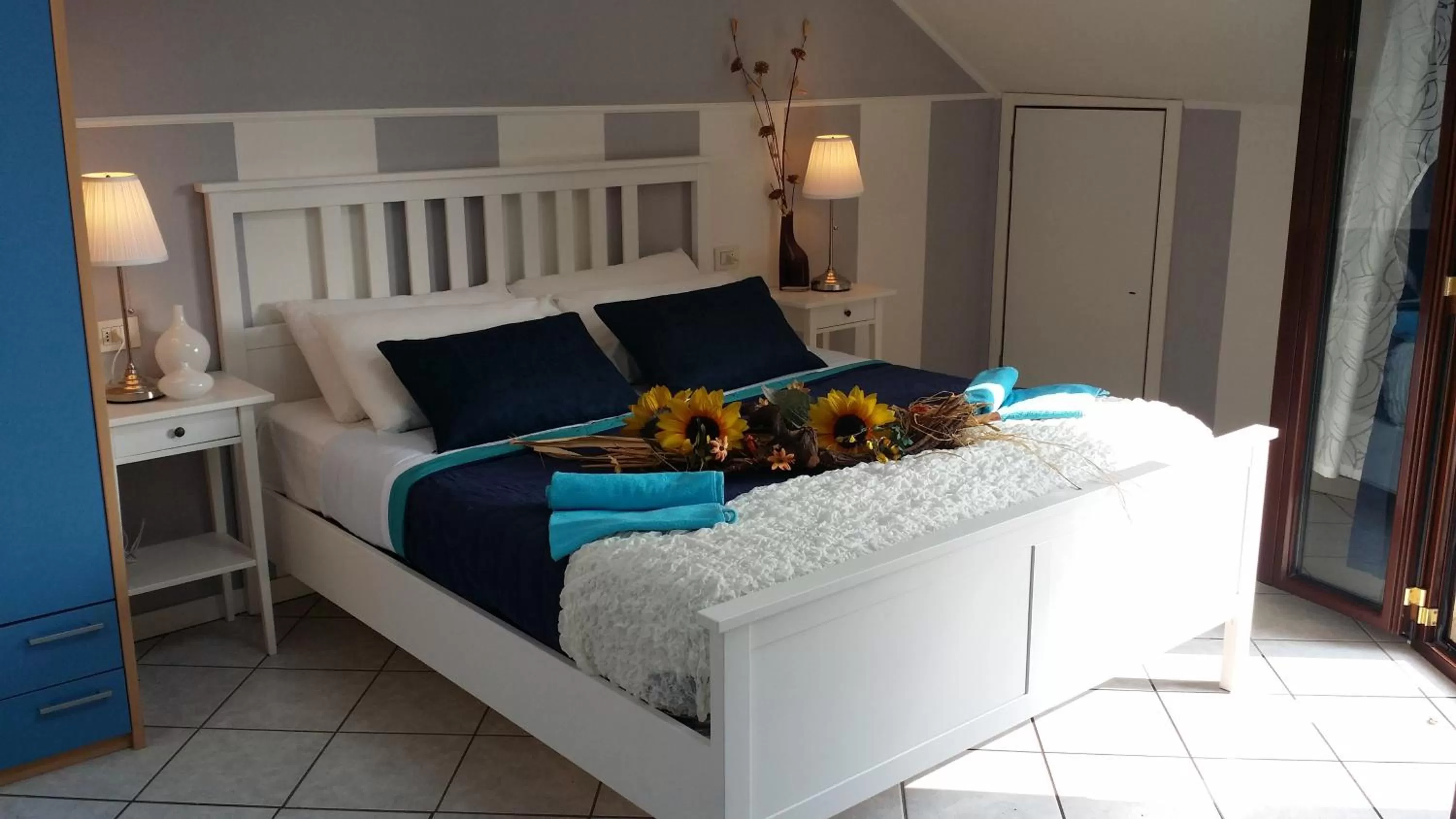 Balcony/Terrace, Bed in Central