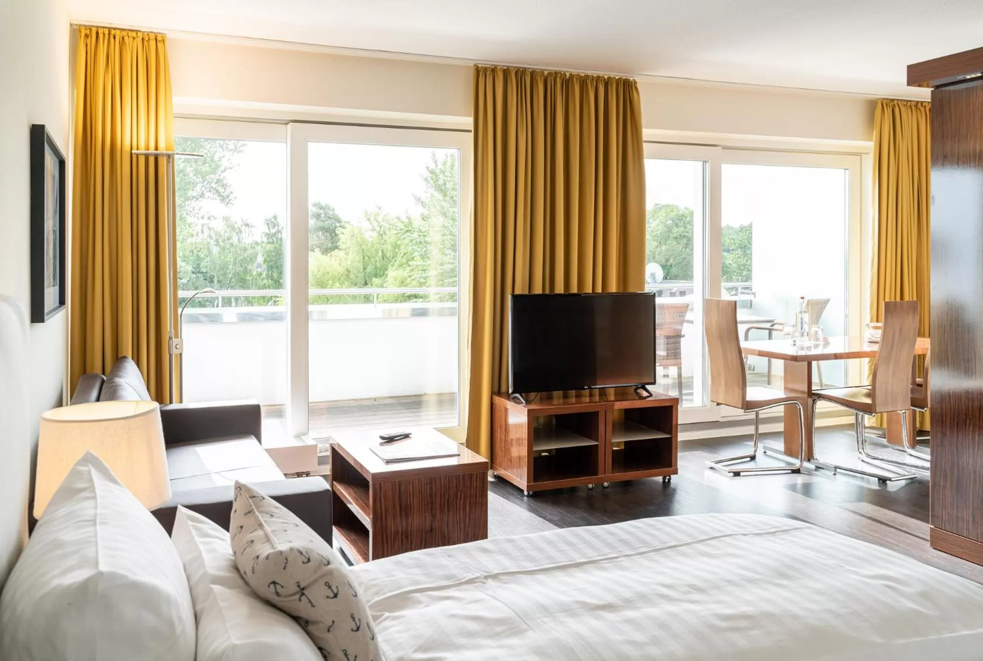 Photo of the whole room, Bed in Hotel Yachtclub