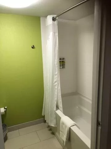 Queen Room with Two Queen Beds - Hearing Accessible in Holiday Inn Express Hickory - Hickory Mart, an IHG Hotel