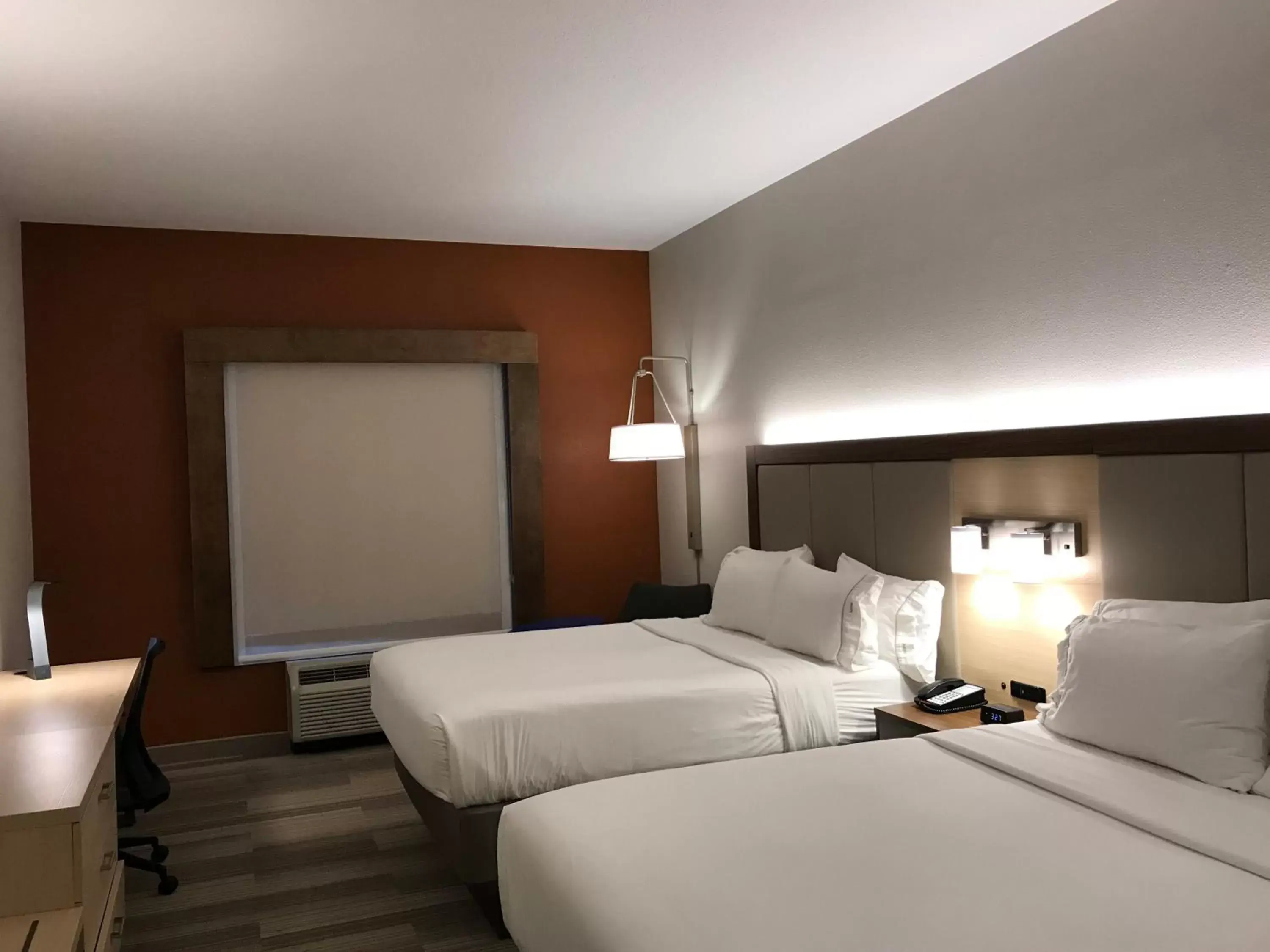 Standard Queen Room with Two Queen Beds in Holiday Inn Express Orlando - South Davenport by IHG Standard Queen Room with Two Queen Beds in Holiday Inn Express Orlando - South Davenport by IHG