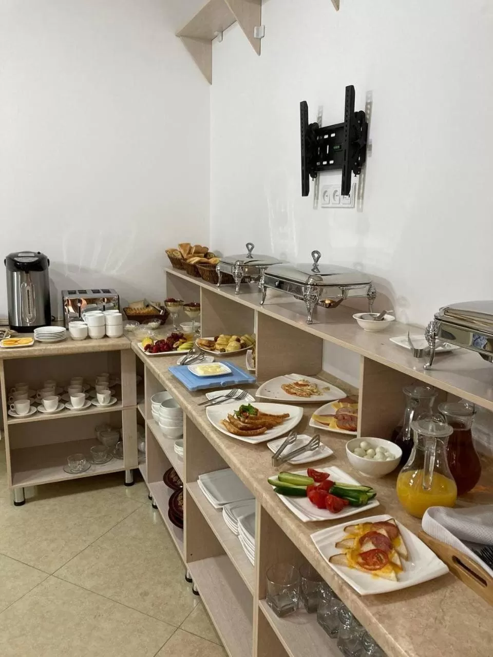 Restaurant/places to eat, Food in Xadijam Hotel