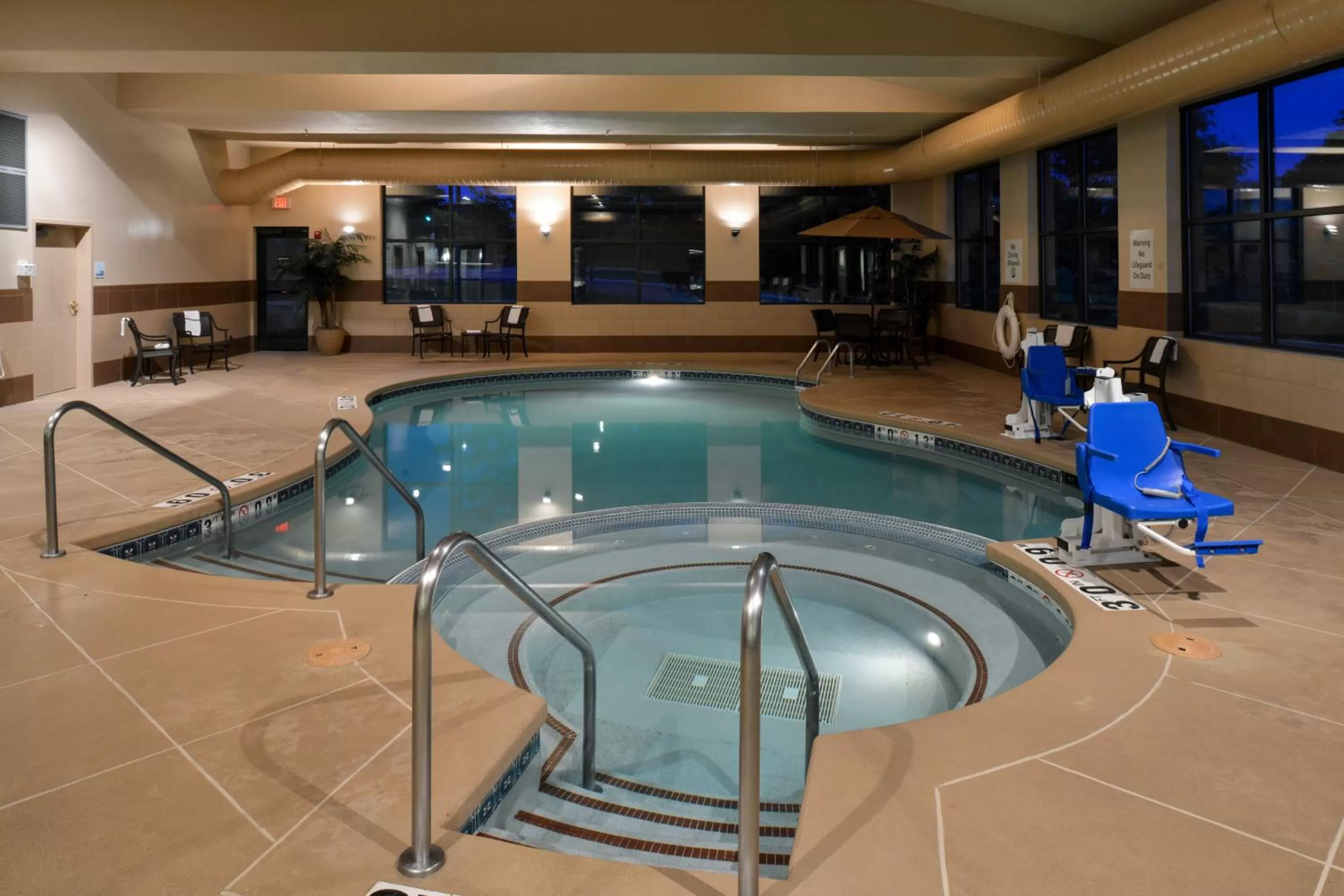 Swimming pool in Holiday Inn Express Hotel & Suites Milwaukee-New Berlin by IHG